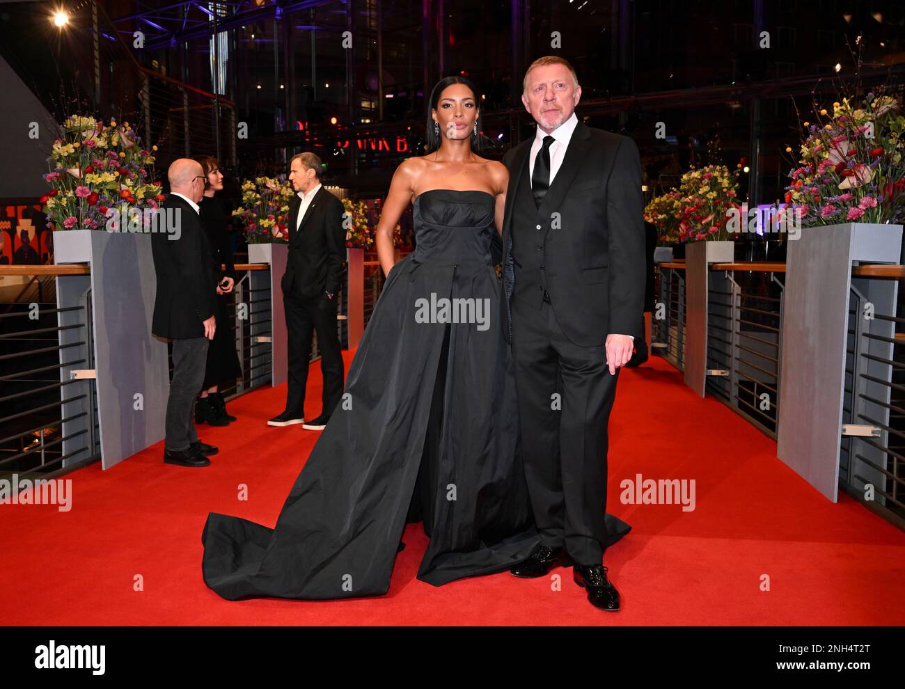 Berlino, Germania. 19th Feb, 2023. Boris Becker e il suo partner Lilian de Carvalho Monteiro sul tappeto rosso per il film 'disco Boy'. Il 73rd° Festival Internazionale del Cinema si svolge fino al 26 febbraio 2023. Credit: Jens Kalaene/dpa/Alamy Live News Foto Stock