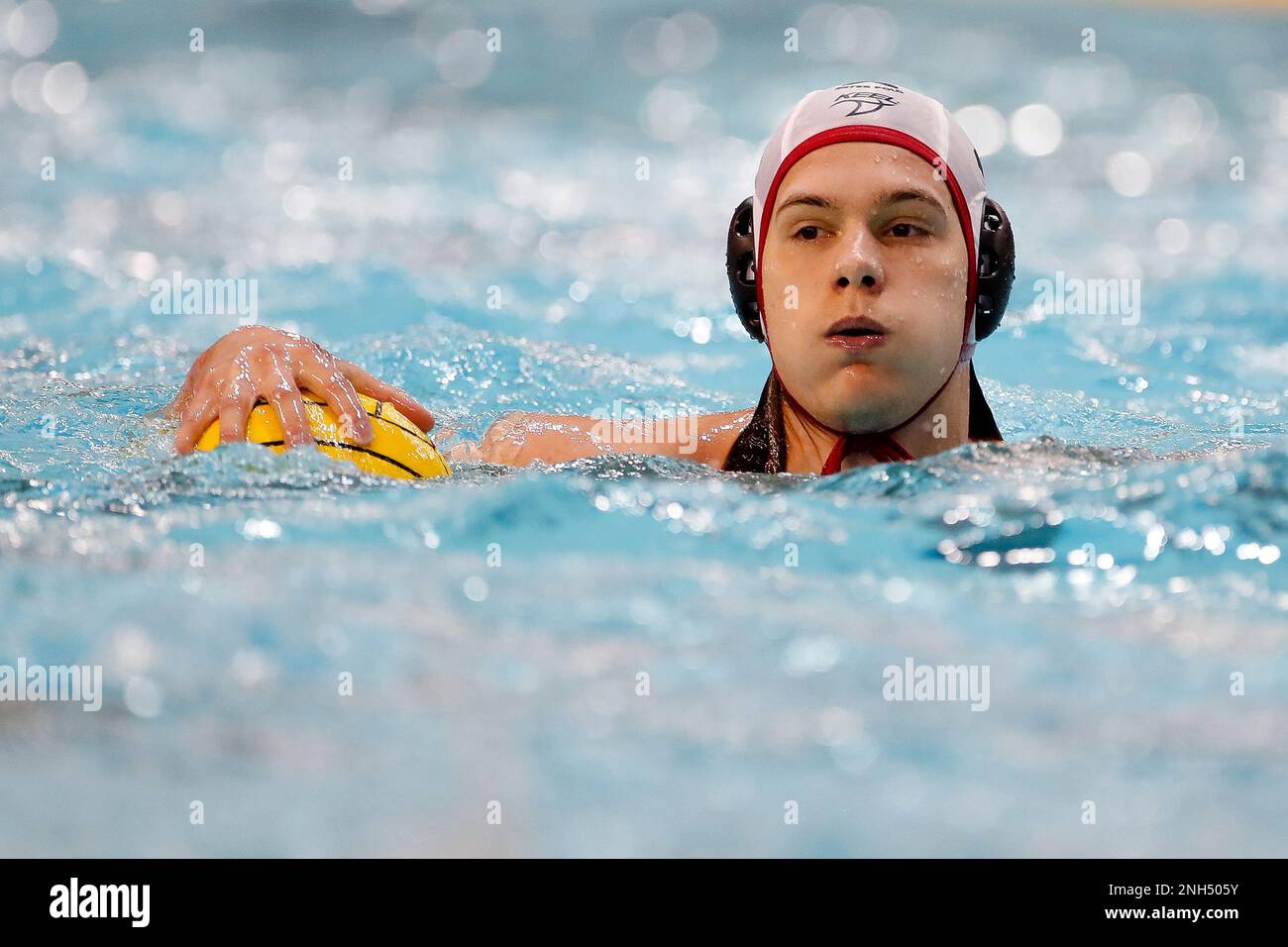 Belgrado, Serbia, 18 febbraio 2023. Stefan Brankovic di VK Radnicki reagisce durante la partita della LEN Men's Water Polo Champions League tra VK Radnicki vs Olympiacos a Gradski BAZENI a Kragujevac, Serbia. Febbraio 18, 2023. Credito: Nikola Krstic/Alamy Foto Stock