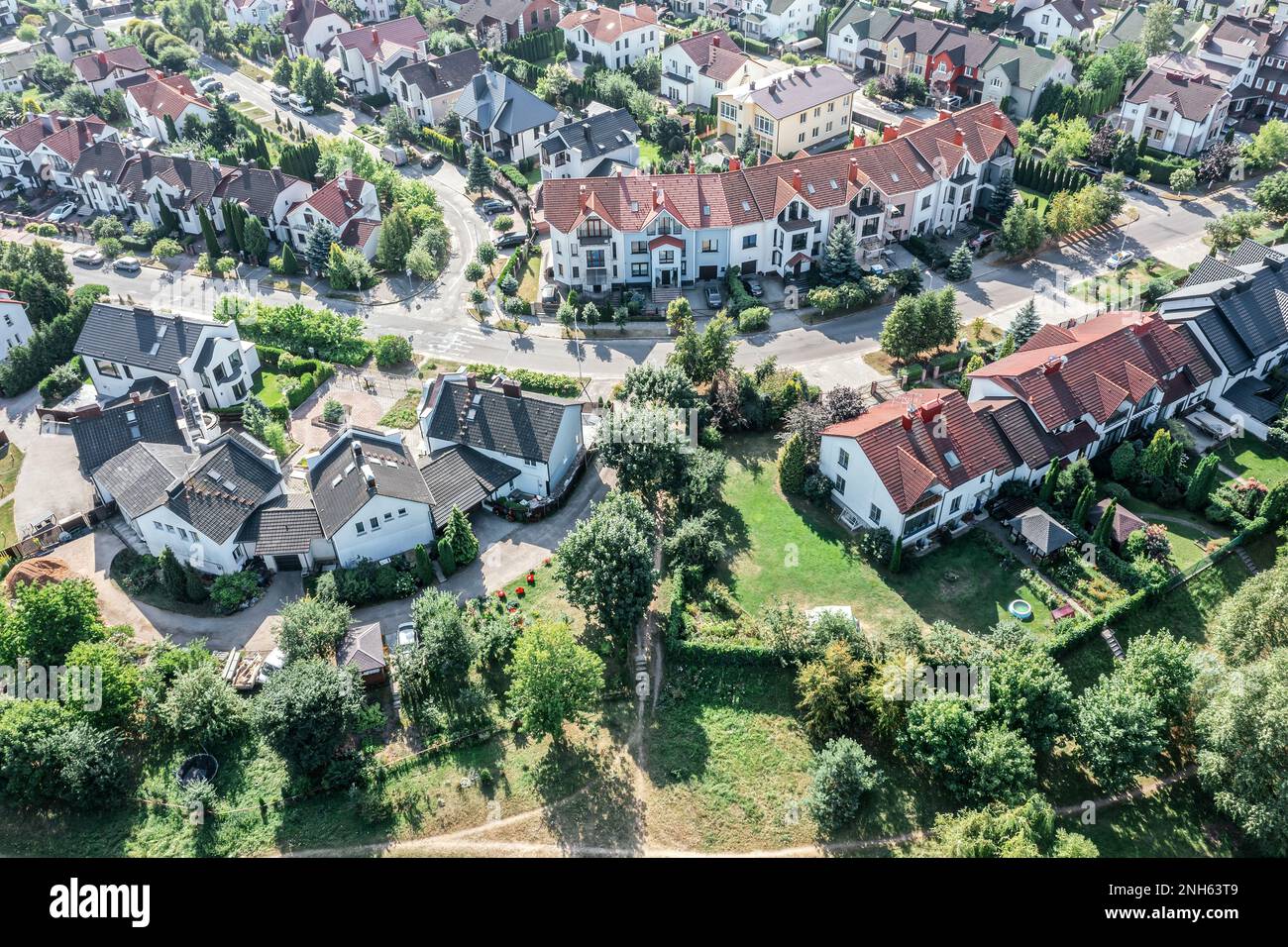 Vista aerea delle case di quartiere della classe media, Minsk, Bielorussia. fotografia con droni. Foto Stock