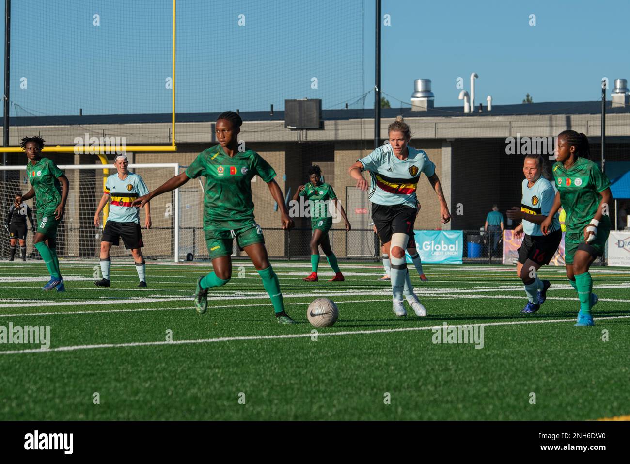 I giocatori provenienti dal Camerun e dal Belgio si sfidano durante il Campionato mondiale di calcio femminile militare (CISM) del 13th a Meade, Washington, 19 luglio 2022. Il Camerun ha battuto il Belgio 8-0. Foto Stock