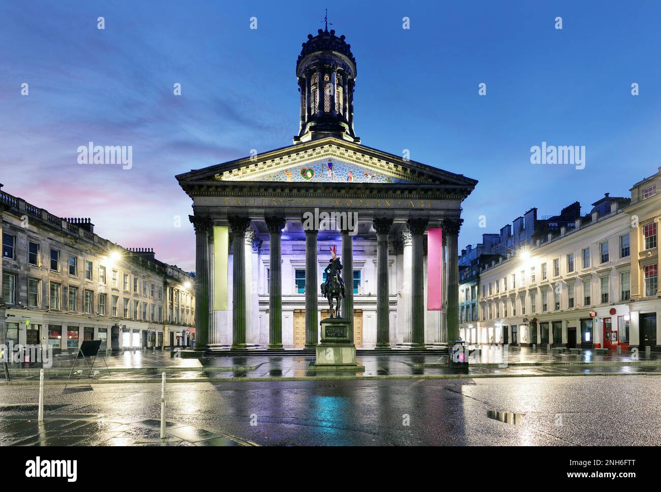 Galleria d'Arte moderna (Goma) di Glasgow di notte, Scozia. Glasgow è la città più grande della Scozia Foto Stock