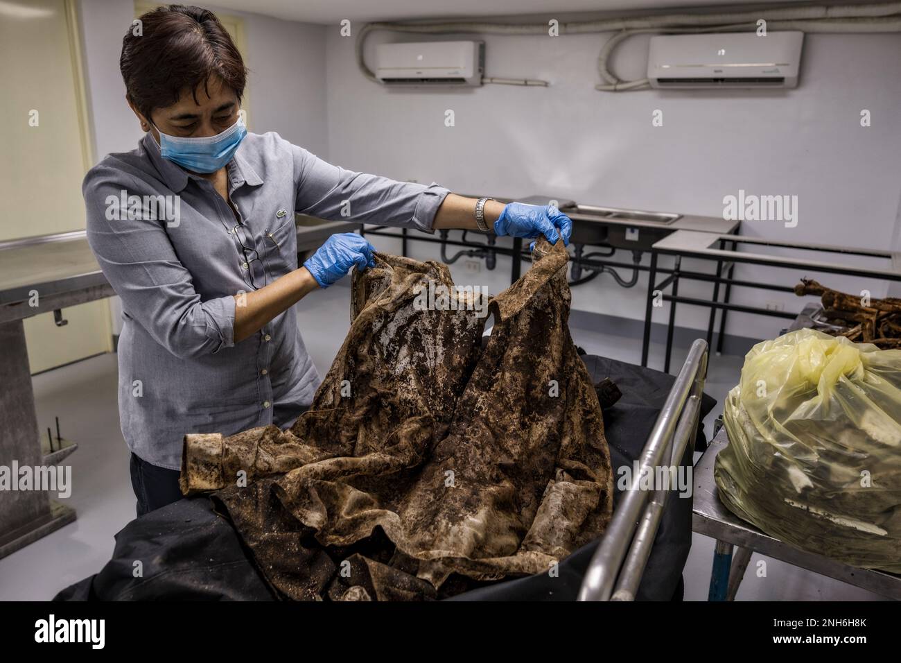 Patologo forense Dr. Raquel Fortun, Manila, Filippine, guerra alla droga Foto Stock