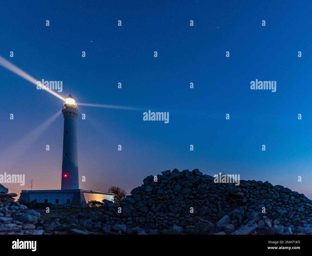 Il faro di San Vito lo Capo al crepuscolo, Sicilia Foto Stock