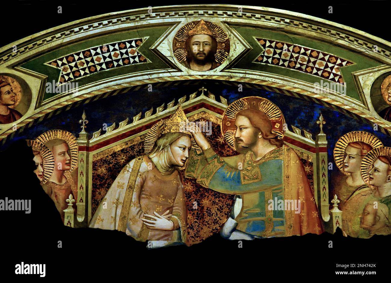 Incoronazione della Vergine 1335 di MASO DI BANCO (frammento) fresco Museo dell'Opera di Santa Croce, Firenze Chiesa e Museo di Santa Croche, di Leon Battista Alberti 1470 Firenze Italia (Basilica di Santa Croce chiesa francescana di Firenze, Italia. E Piazza di Santa Croce, Toscana Italia, sepolture: Michelangelo, Galileo Galilei, Niccolo Machiavelli, Architetti, Filippo Brunelleschi, Arnolfo di Cambio, Niccolo Matas, Inizio costruzione,1294 ) Foto Stock