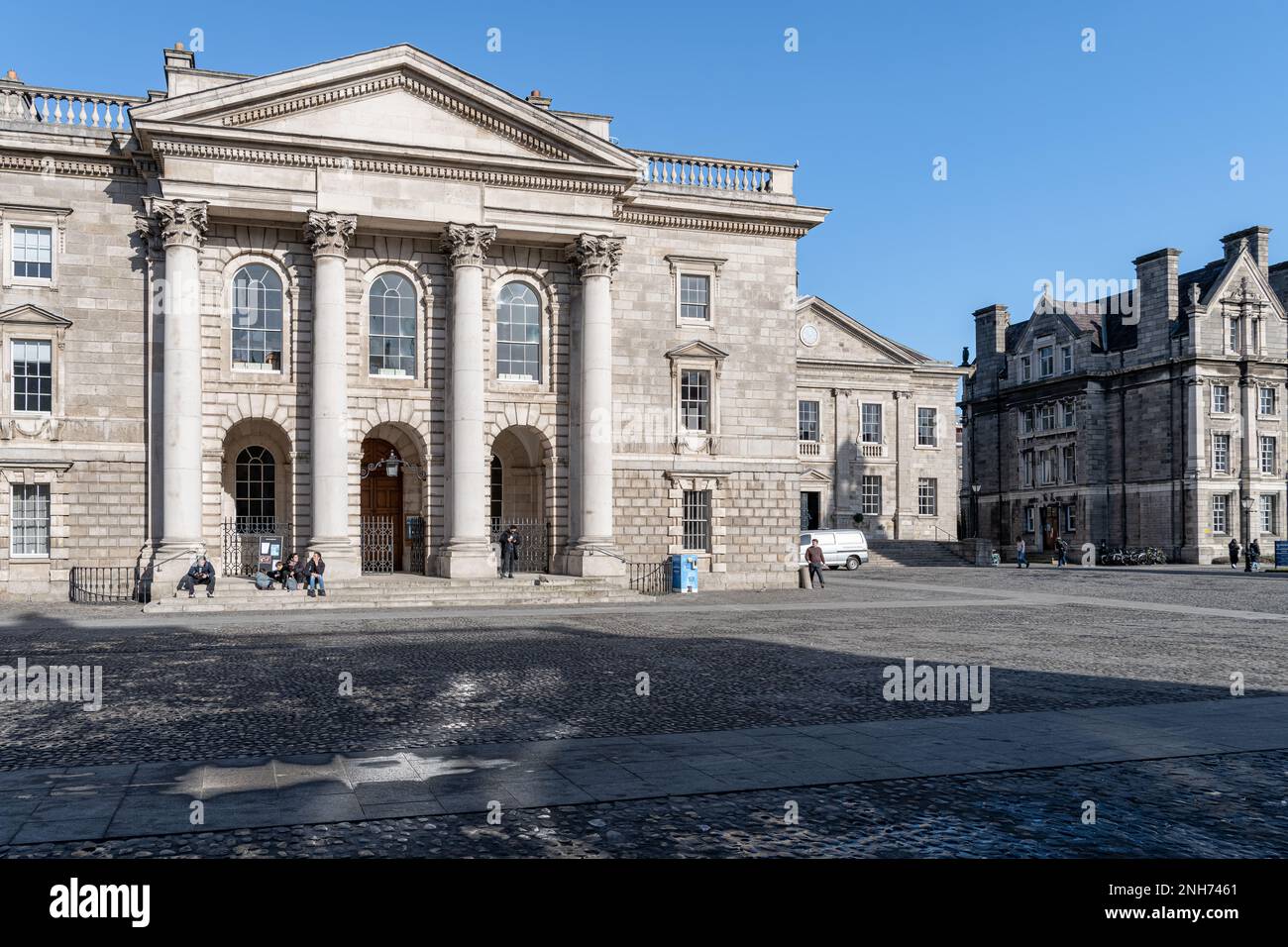 La cappella dalla Piazza del Parlamento del Trinity College, Dublino, Irlanda Foto Stock