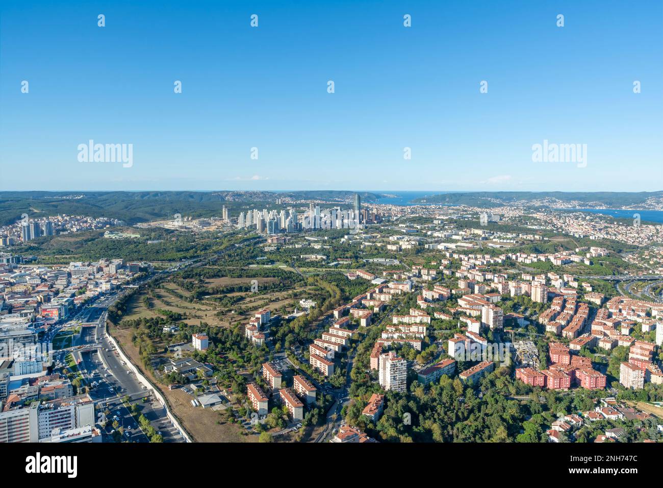Foto aerea dei quartieri Levent e Maslak di Istanbul, i principali quartieri degli affari di Istanbul, Turchia. (A partire dall'anno 2013) Foto Stock