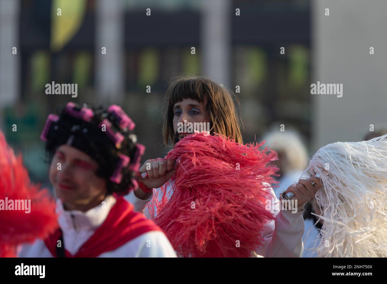 Danza Cheerleader di genere: Divertimento di Carnevale non convenzionale Foto Stock