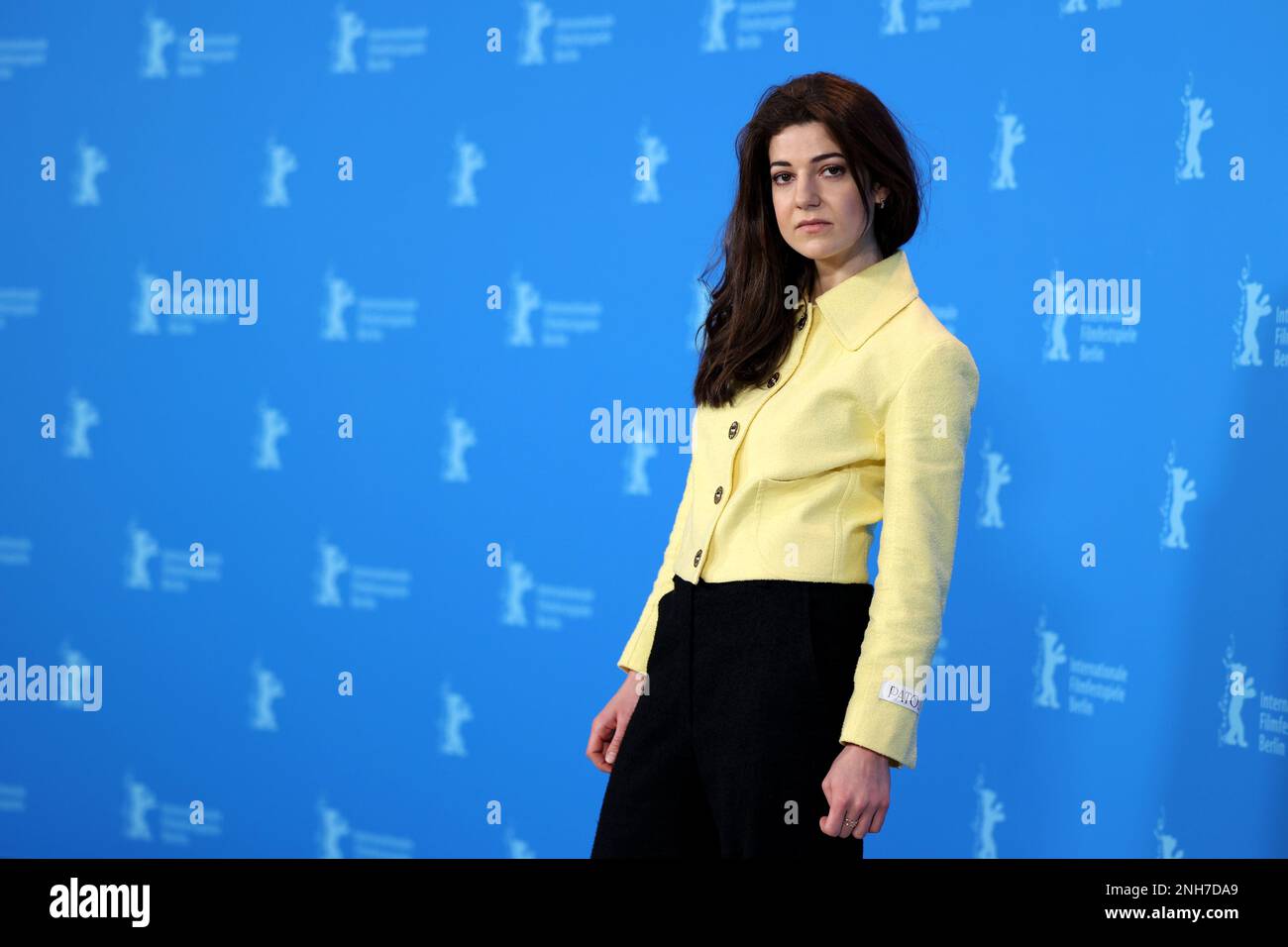 Berlino, Germania. 21st Feb, 2023. Esther Garrel, attrice, arriva per il Photo Call del film 'le Grand chariot', che è in competizione. Il 73rd° Festival Internazionale del Cinema si terrà a Berlino dal 16 al 26.02.2023. Credit: Jörg Carstensen/dpa/Alamy Live News Foto Stock