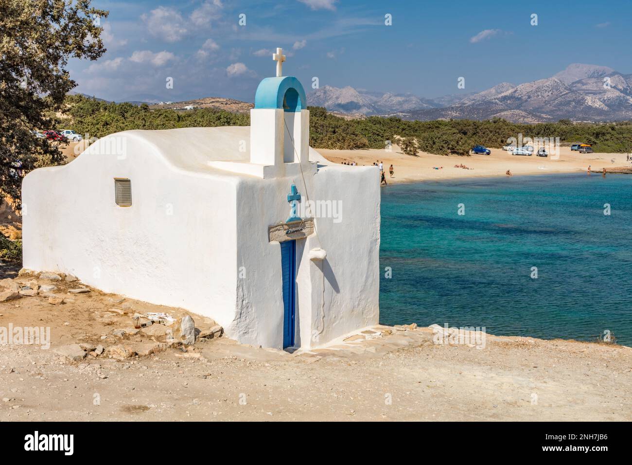 La chiesa e la spiaggia di Alikò, Naxos Foto Stock
