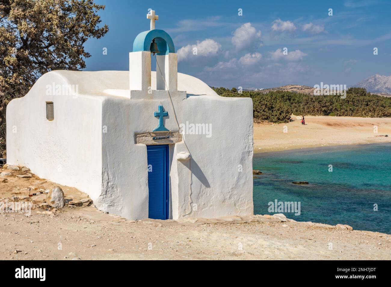 La chiesa e la spiaggia di Alikò, Naxos Foto Stock