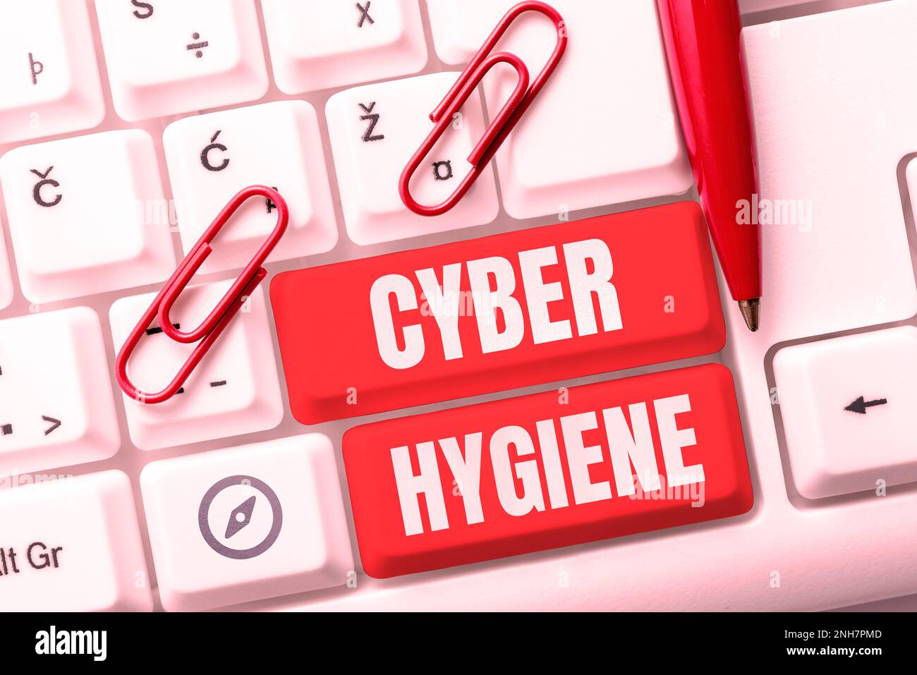 Scrittura a mano Cyber Hygiene. Parola per le misure che gli utenti del calcolatore prendono per migliorare la loro sicurezza cibernetica Foto Stock