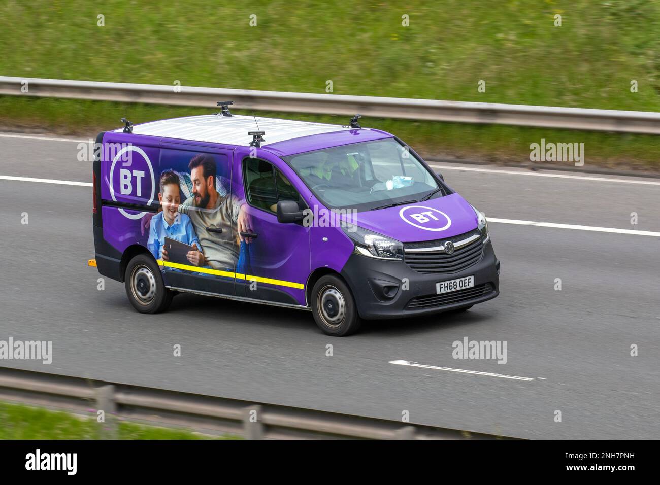 BT OPENREACH 2019 VAUXHALL VIVARO L1H1 2900 CDTI S/S 1598 cc Diesel; in viaggio sull'autostrada M6, Regno Unito Foto Stock