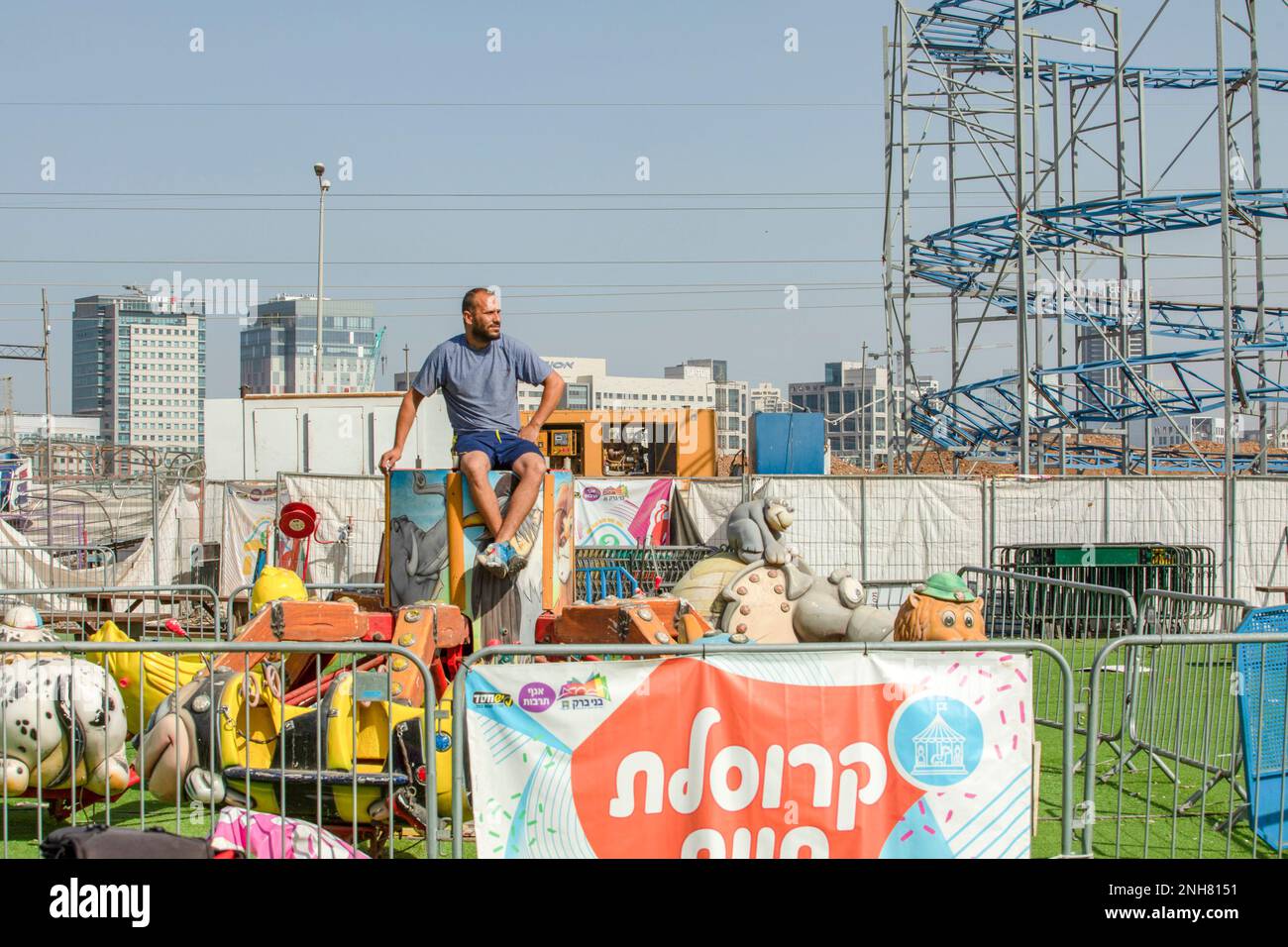 Biluna Luna Park un parco di intrattenimento ultra religioso e kosher è stato eretto a Bnei Brak, Israele per un periodo di due settimane il parco include Un rullo Foto Stock