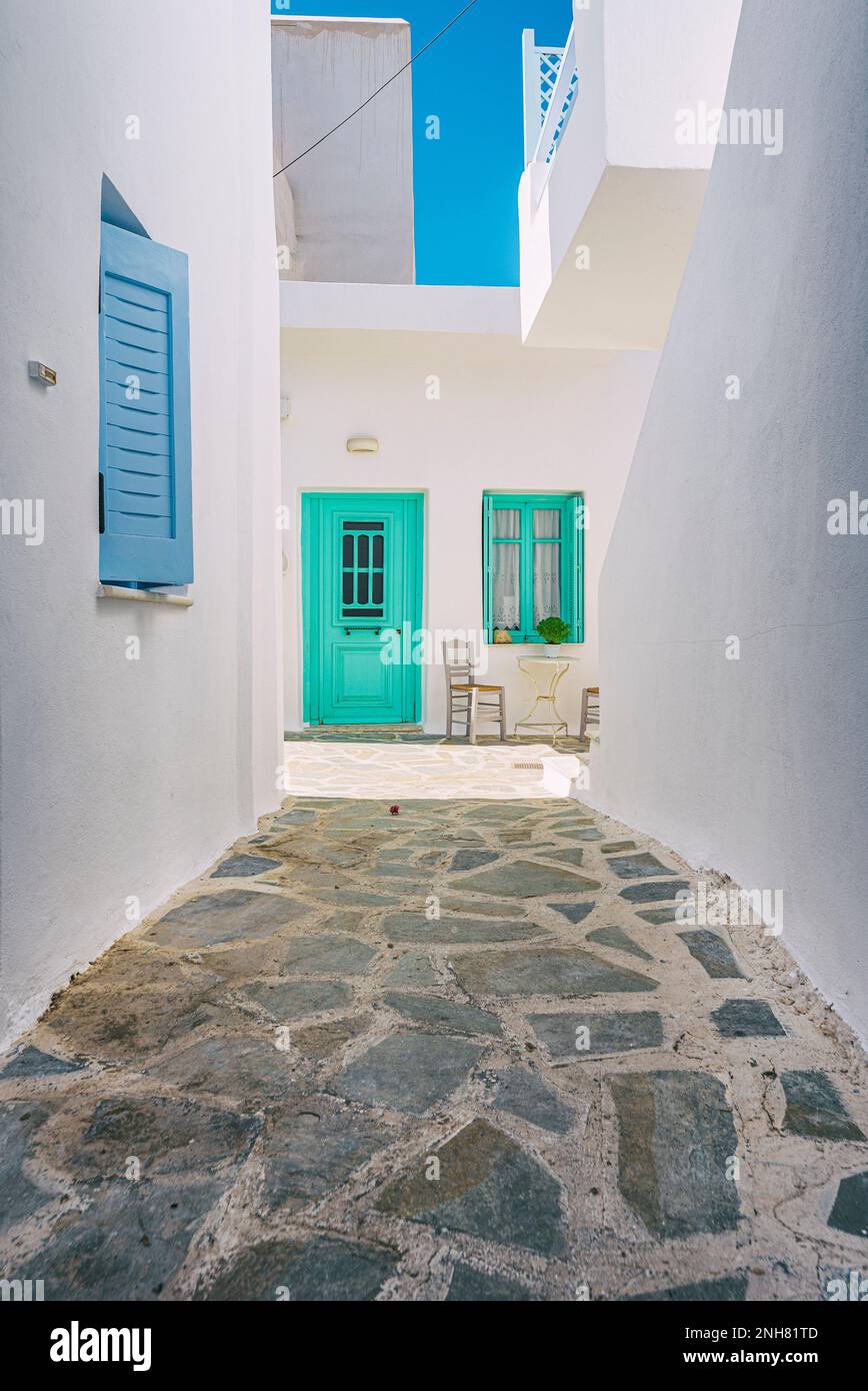 Vicolo caratteristico nel centro storico di Naxos, Grecia Foto Stock