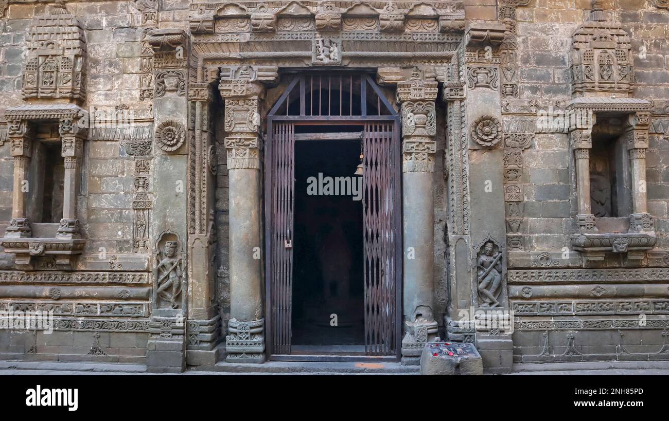 Vista posteriore e sculture su Triloknath Temple, Mandi, Himachal Pradesh, India. Foto Stock