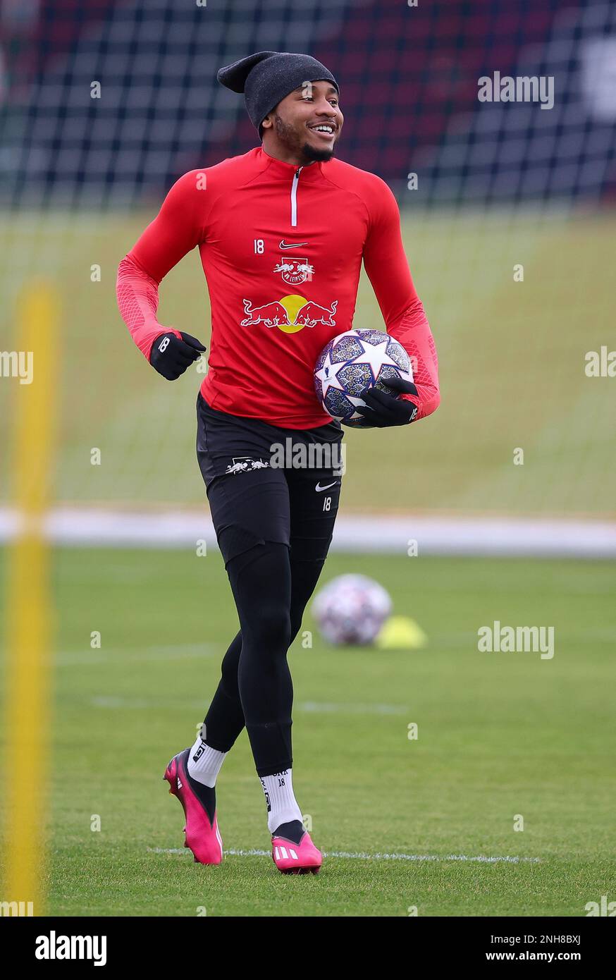 Lipsia, Germania. 21st Feb, 2023. Calcio: Champions League, prima del turno di 16 prima tappa RB Leipzig - Manchester City. Il giocatore Christopher Nkunku partecipa all'allenamento finale. Credit: Jan Woitas/dpa/Alamy Live News Foto Stock