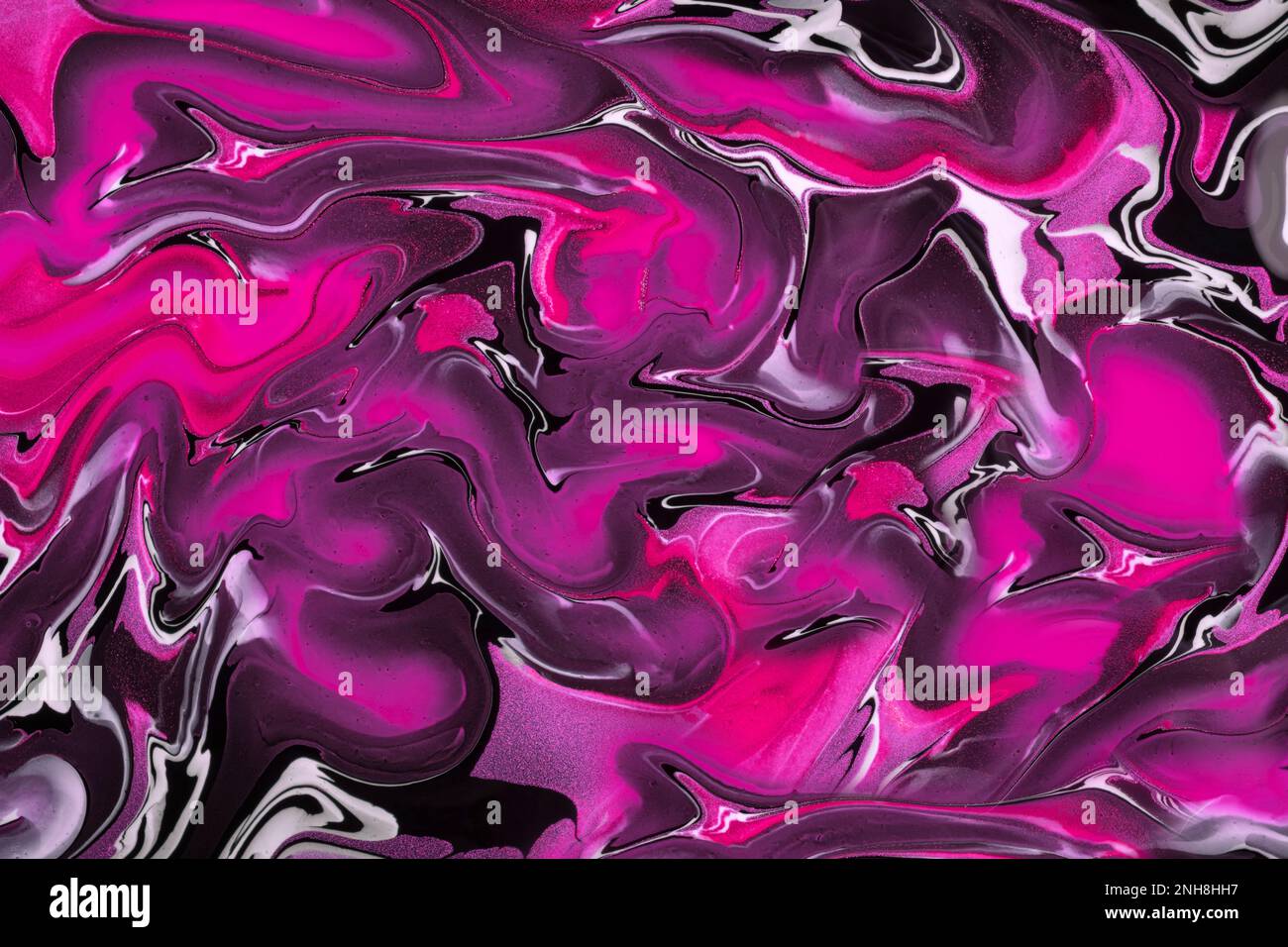 Struttura fluida astratta colore rosa e rosso, nero. Marmo liquido. Pittura acrilica su tela con sfumatura. Copia spazio per testo, disegno. Olio Foto Stock