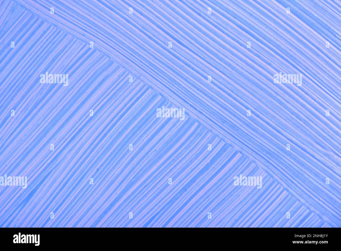 Astratto olio sfondo colori viola brillante. Acquerello su tela con tratti e spruzzi. Disegno acrilico su carta con motivo a pennellata Foto Stock