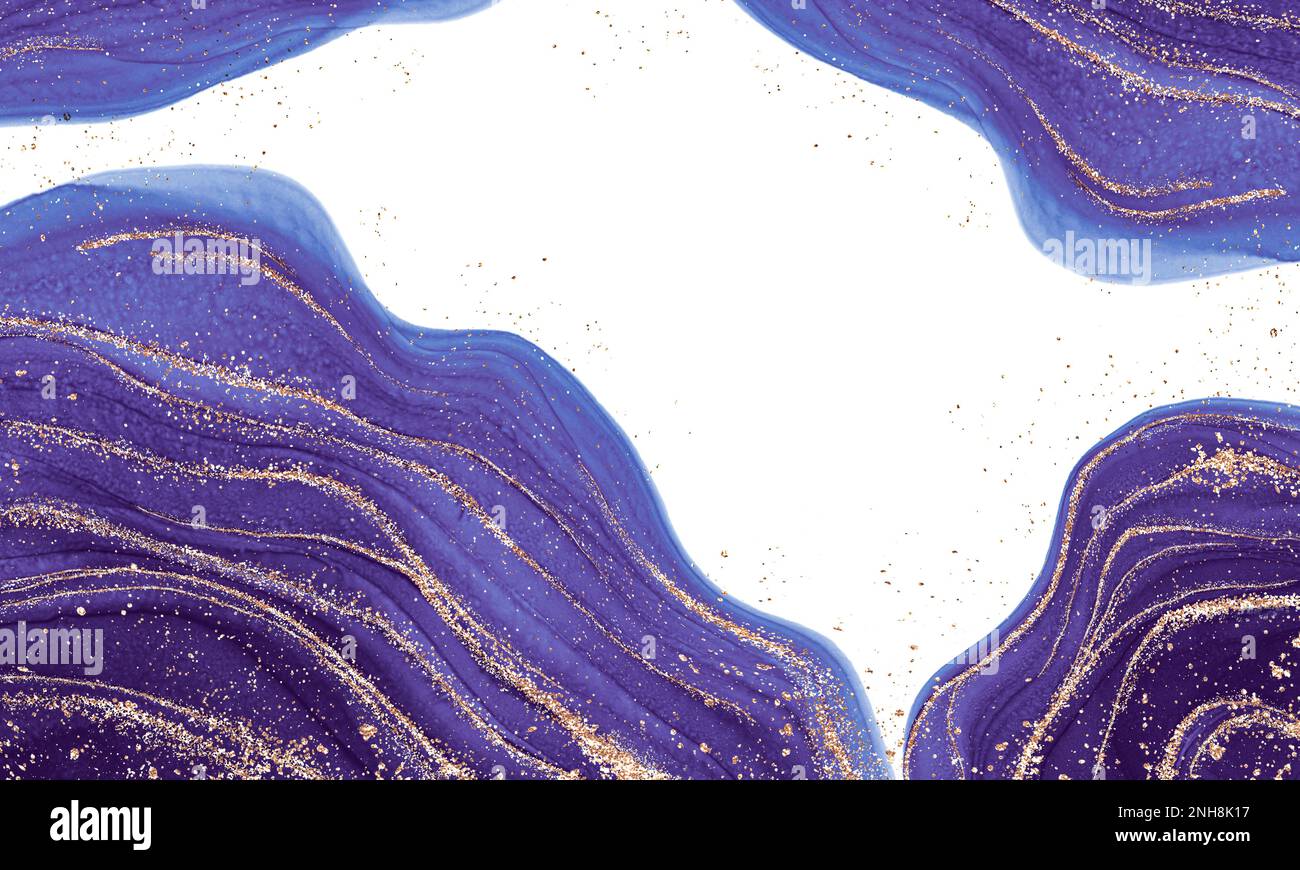 Alcool inchiostro astratto fluido art. L'inchiostro dorato risplende sulla trama. Sfondo d'arte blu scuro, viola, viola. Copia spazio per testo, grafica wor Foto Stock