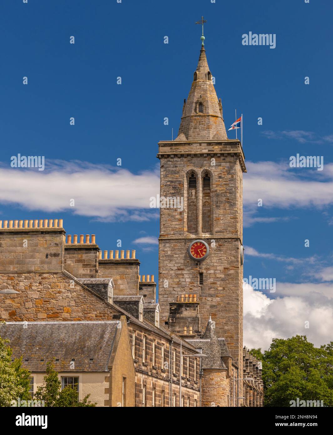 ST ANDREWS, SCOZIA, EUROPA - Torre dell'Orologio, Cappella di San Salvatore, Università di St Andrews. Foto Stock