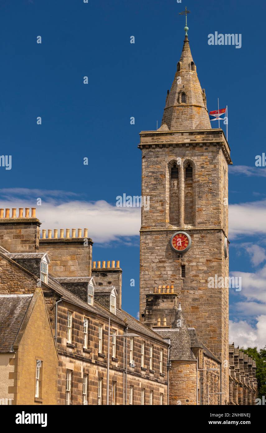 ST ANDREWS, SCOZIA, EUROPA - Torre dell'Orologio, Cappella di San Salvatore, Università di St Andrews. Foto Stock