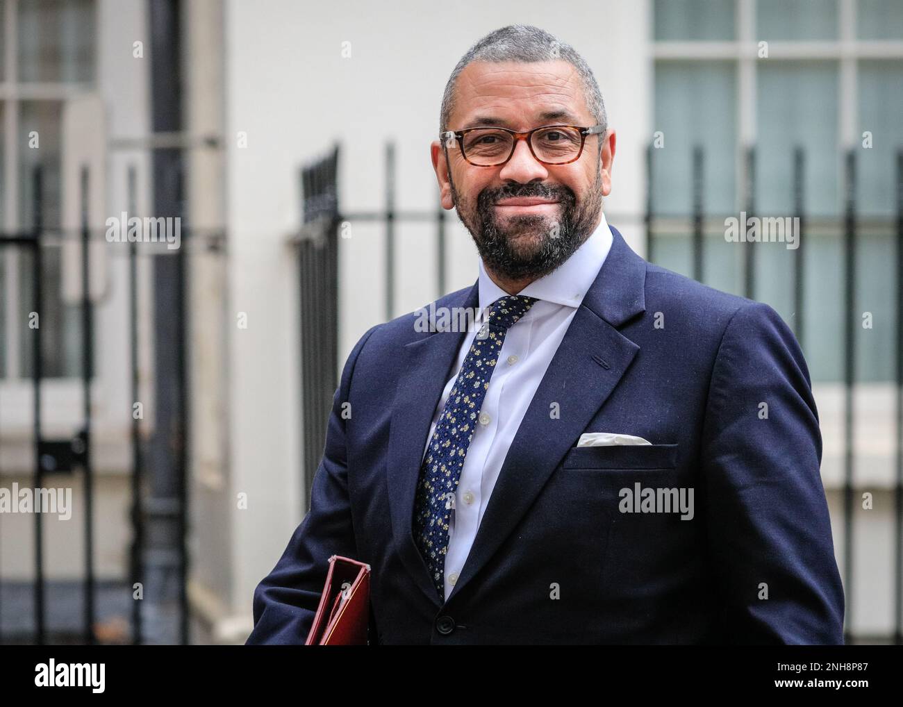 Londra, Regno Unito. 21st Feb, 2023. James intelligente, deputato, Segretario di Stato per gli Affari esteri, del Commonwealth e dello sviluppo (Segretario degli Esteri). I ministri partecipano alla riunione settimanale del gabinetto a Downing Street, in mezzo a tensioni e dimissioni potenziali o minacciate, sulla scia degli attuali negoziati del protocollo sull'Irlanda del Nord, Oltre ad altri punti di contenuto tra le diverse sezioni del Partito conservatore. Credit: Imageplotter/Alamy Live News Foto Stock