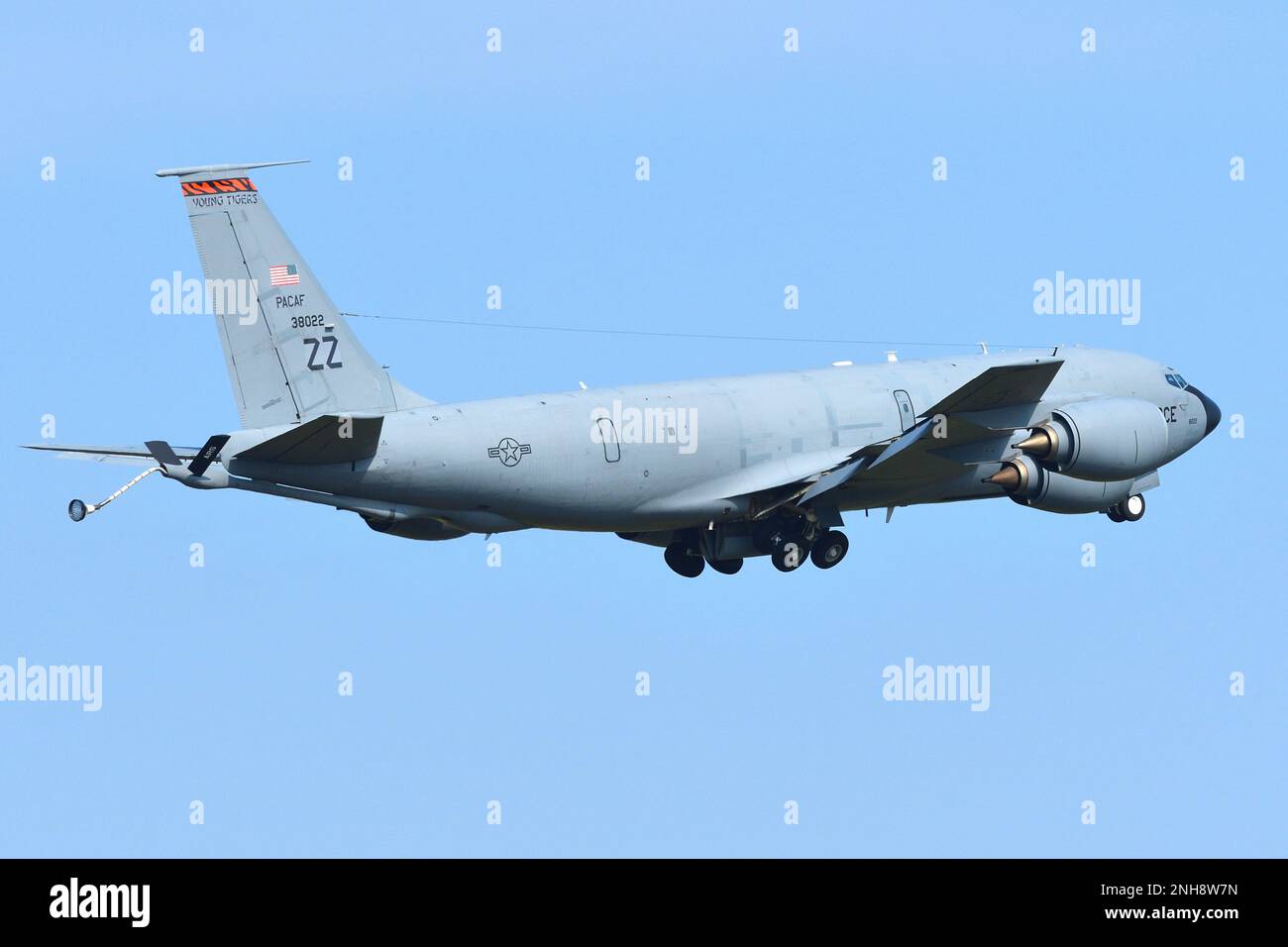 Tokyo, Giappone - 22 luglio 2018: Aerei da trasporto e rifornimento aerei della United States Air Force Boeing KC-135R Stratotanker. Foto Stock