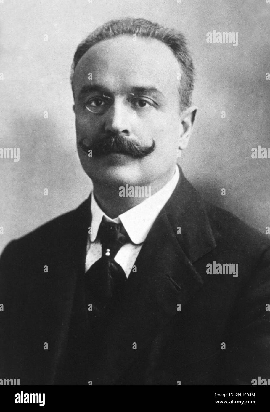 Giuseppe Sanarelli (1865-1940) è stato un batteriologo italiano che ha erroneamente identificato la causa della febbre gialla come batterio; tuttavia, in seguito Walter Reed ha scoperto che il batterio Bacillus icterioides era un'infezione secondaria. Nel 1897 ha scatenato il primo grande dibattito pubblico sull'etica medica quando ha iniettato i batteri della febbre gialla in cinque pazienti senza il consenso, tre dei quali sono morti. Foto Stock