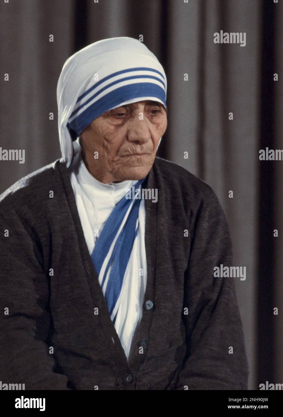 Madre Teresa nel 1971. Madre Teresa (1910-1997), onorata nella Chiesa cattolica come Santa Teresa di Calcutta, è stata una suora cattolica albanese-indiana e missionaria. Fotografia di Bernard Gotfryd. Foto Stock