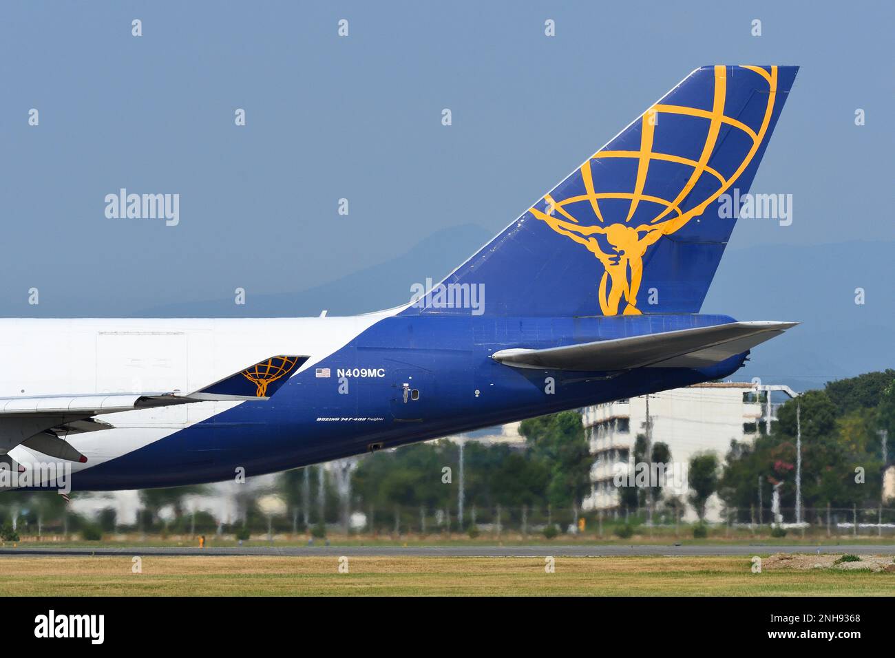 Tokyo, Giappone - 22 luglio 2018: Atlas Air Boeing B747-400F (N409MC) Find. Verticale Foto Stock