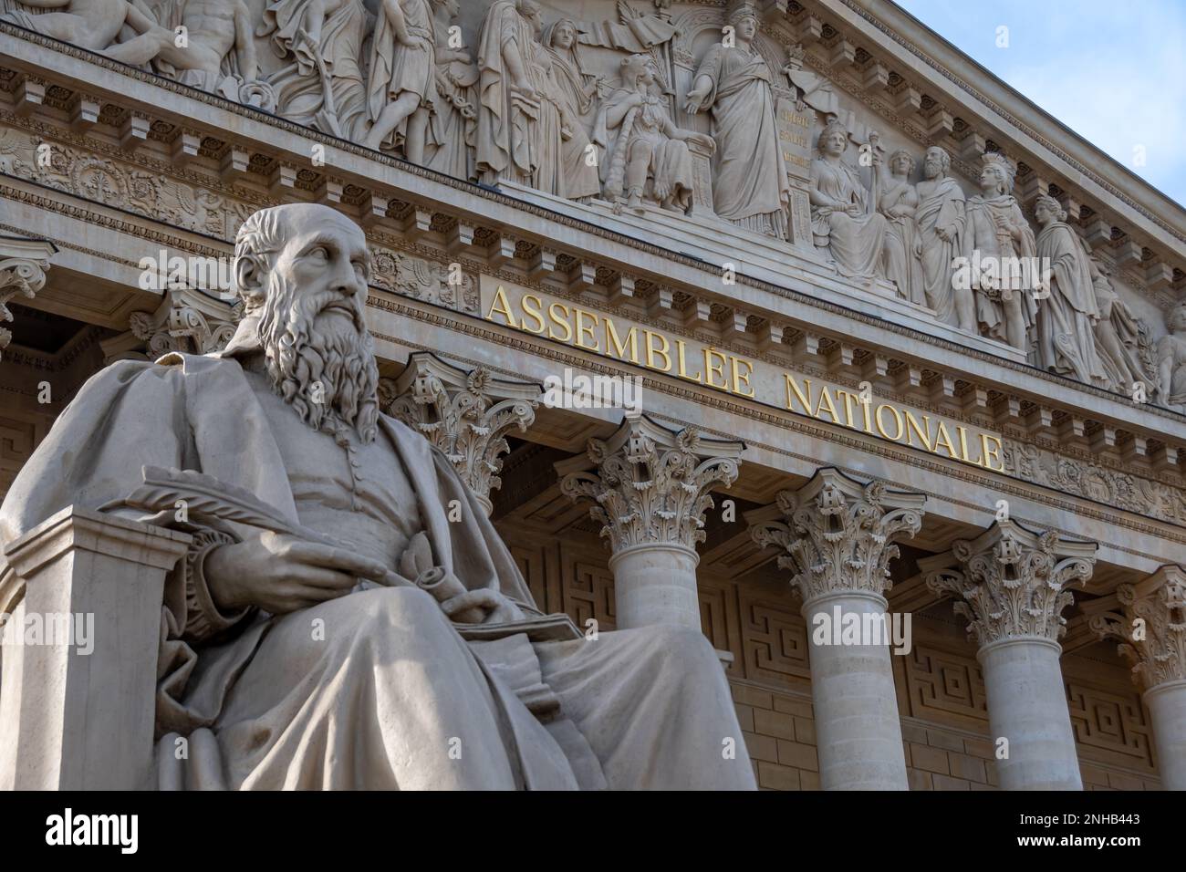 Facciata principale dell'edificio dell'Assemblea Nazionale Francese (Assemblée Nationale), alias Palais Bourbon o camera dei deputati Foto Stock