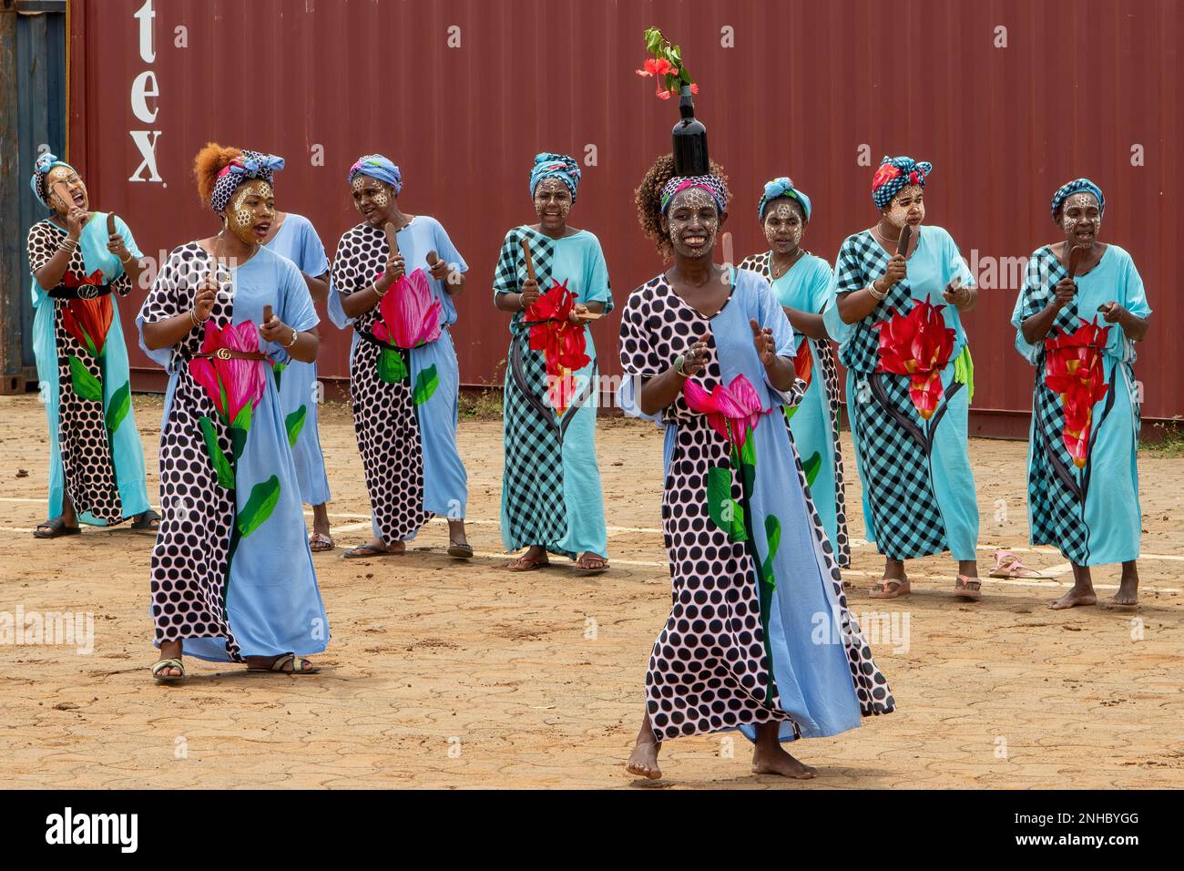 Ballerini di benvenuto a Nosy Be, Madagascar Foto Stock