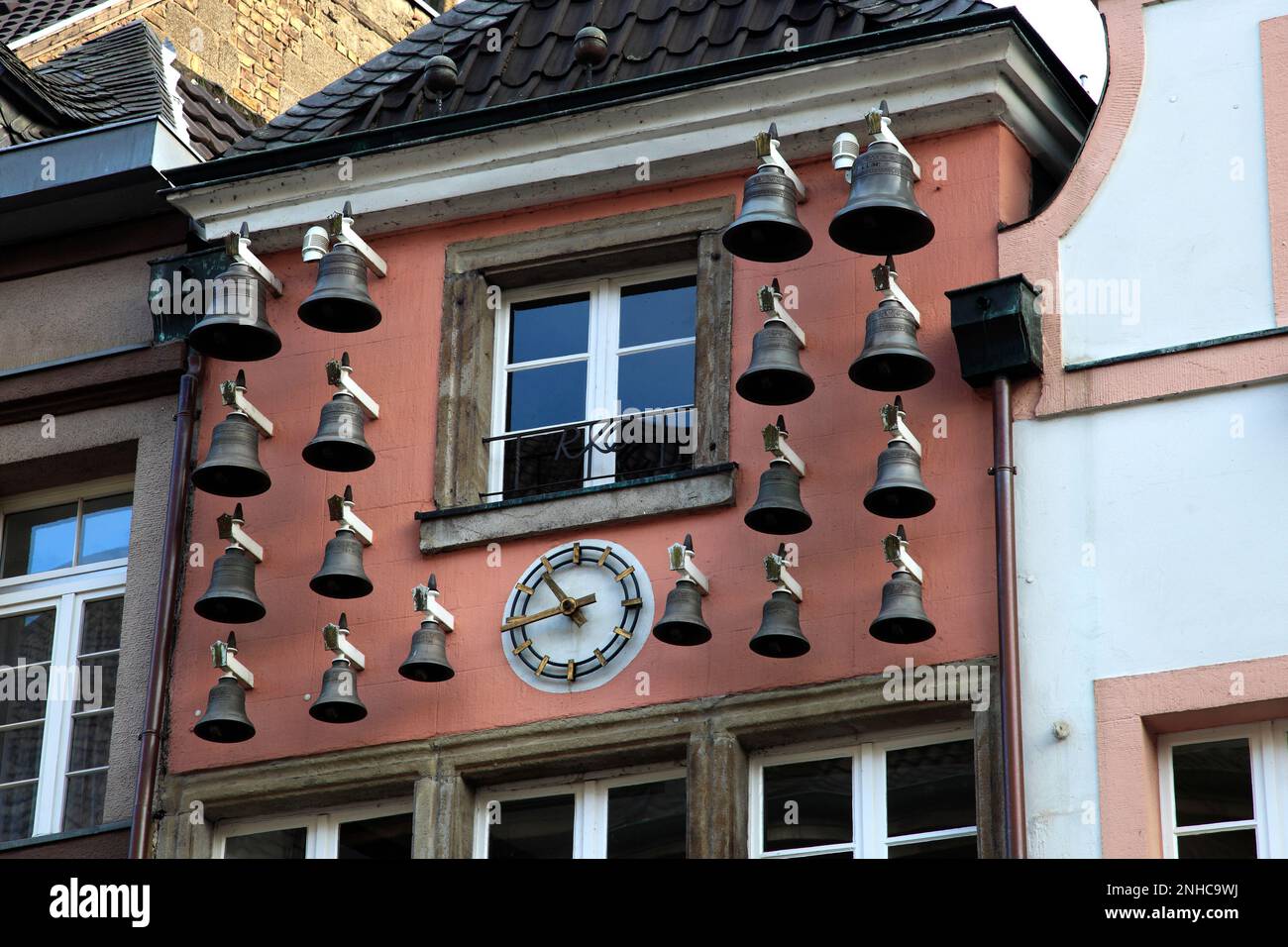 Dettagli architettonici sulle case di città, Düsseldorf City, Renania settentrionale-Vestfalia, in Germania, in Europa. Foto Stock