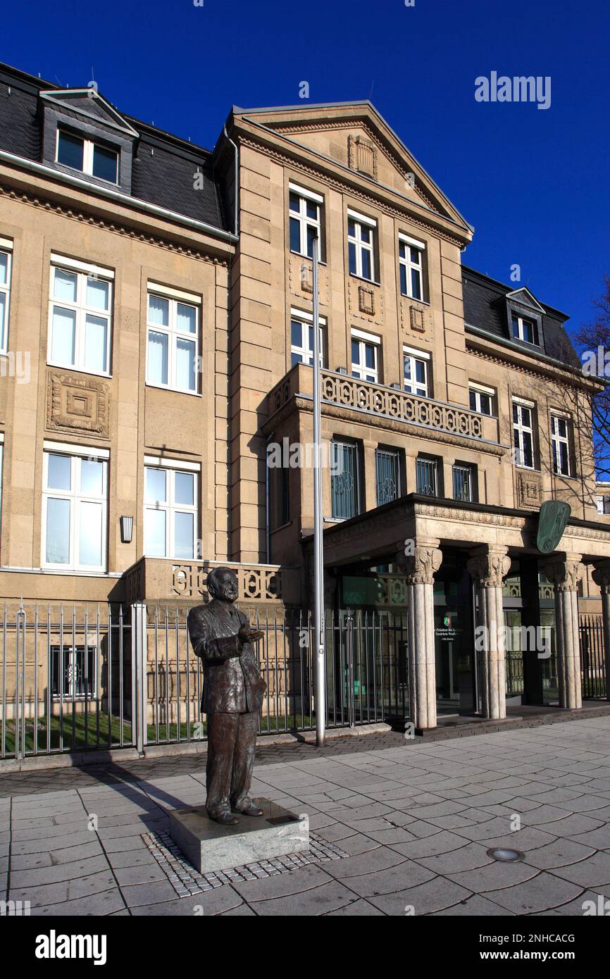 Cancelleria di Stato dell'edificio del parlamento statale della Renania settentrionale-Vestfalia, Johannes Rau Platz, città di Düsseldorf, Renania settentrionale-Vestfalia, Germania, Europa. Foto Stock