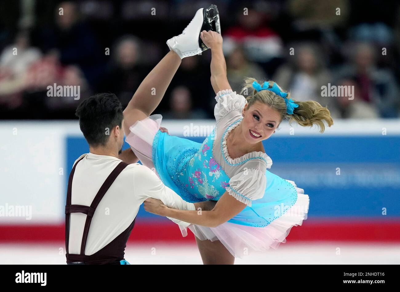 Molly Lanaghan and Dmitre Razgulajevs perform during the senior ice