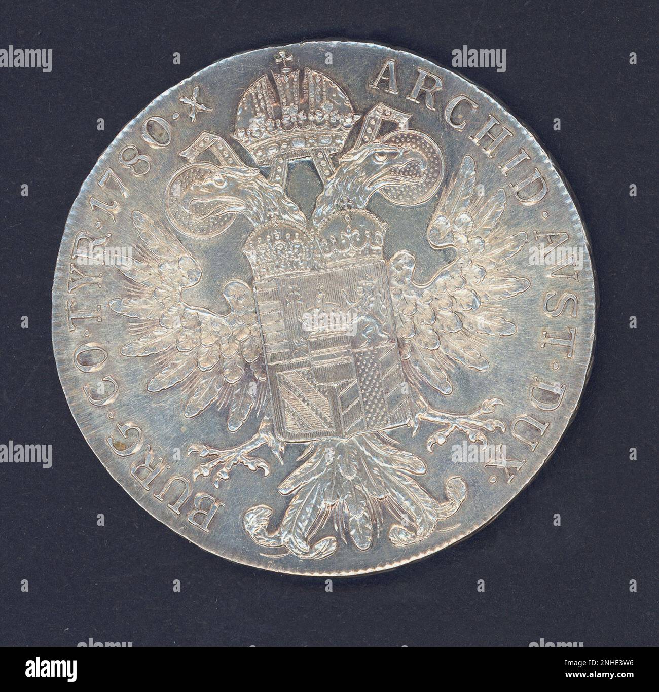 1780, Italia: Kaiserin Empress MARIA THERESIA (Terezie, Wien 1717 - 1780), Regina d'Ungheria e Boemia, Una moneta argentata Tallero - ASBURGO - ASBURGO - ABSBURG - ABSBURGO - ABSBURG - ASBURGO - Impero Austro-Ungarico - TERESA - corona - corona - più alta - moneta - numismatica - numismatica - araldica - araldica - stemma - IMPERATRICE - gioielli - gioielleria - gioiello - Famiglia - reali austriaci - royalty austrian - nobili - nobiltà - nobiltà - BORBONE - AUSTRIA - LOMBARDIA - Lombardia --- Archivio GBB Foto Stock