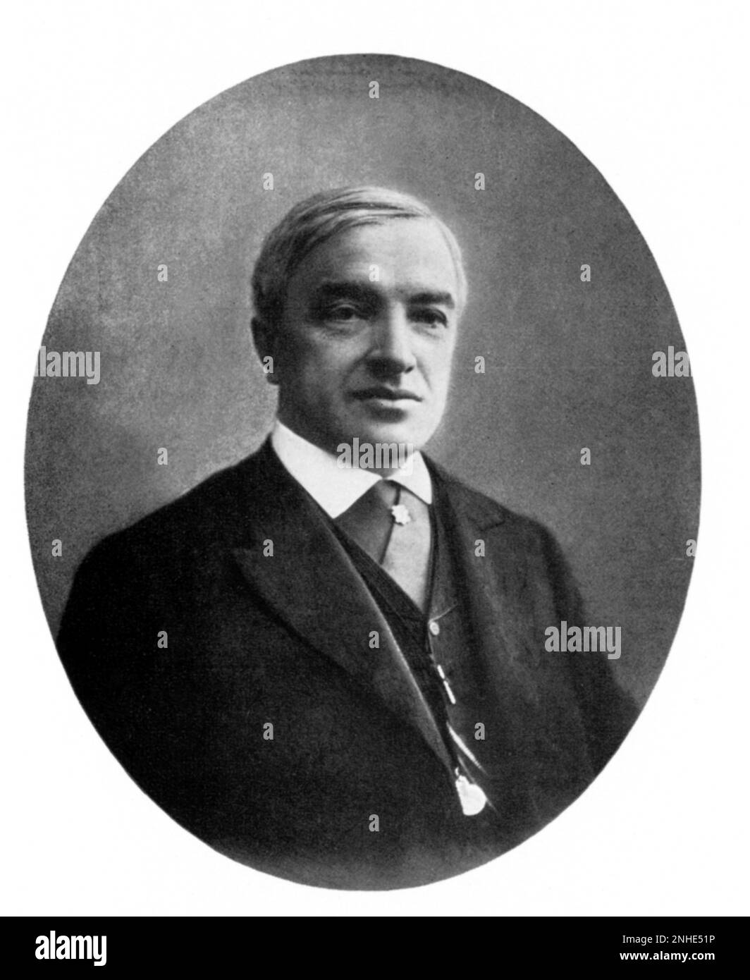 1883 ca. : SERGEI ALEXEIEV , padre del teatro attore russo , regista e teorico Konstantin Sergeevic STANISLAVSKIJ ( nato K. S. Alekseev , Moskow 1863 - 1938 ) , fondatore di V.I. Nemirovic Dancenko del TEATRO D'ARTE di Moskow nel 1898 , amico di CECHOV e GORKIJ - TEATRO - REGISTRAZIONE TEATRALE - intellettuale - ritratto - ritratto - Stanislavski - Stanislavsky - attore - cravatta - colletto - fermacravatta - pin - cravatta ---- Archivio GBB Foto Stock