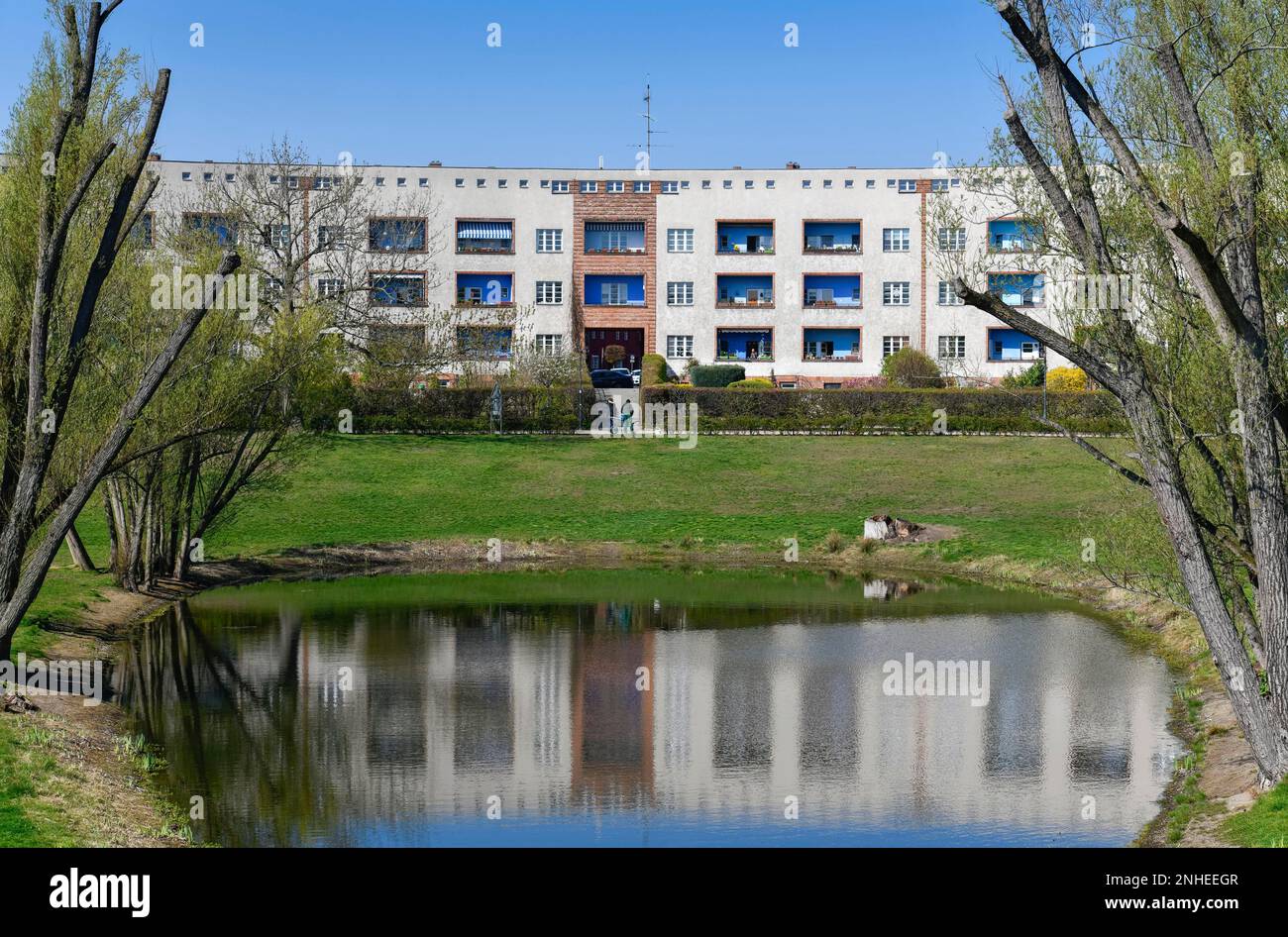 Edifici residenziali, Hufeisenteich, Lowise-Reuter-Ring, Hufeisensiedlung, Britz, Neukoelln, Berlino, Germania Foto Stock