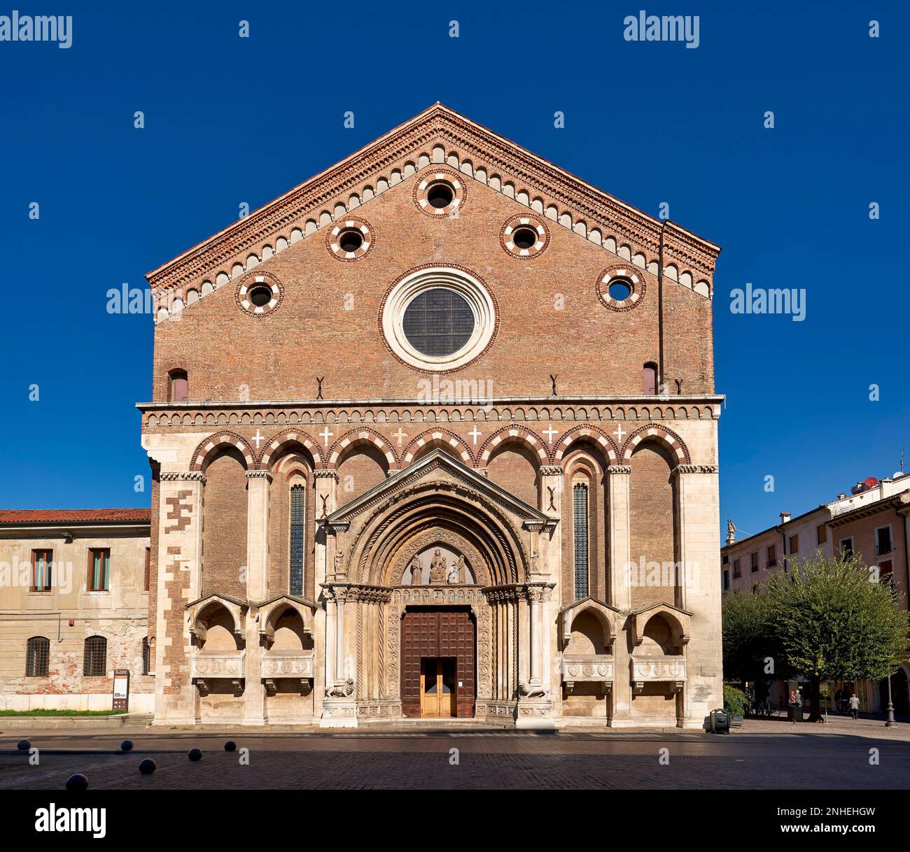 Vicenza, Veneto, Italia. La chiesa di San Lorenzo è un luogo di culto cattolico a Vicenza, costruito alla fine del XIII secolo in stile gotico Foto Stock