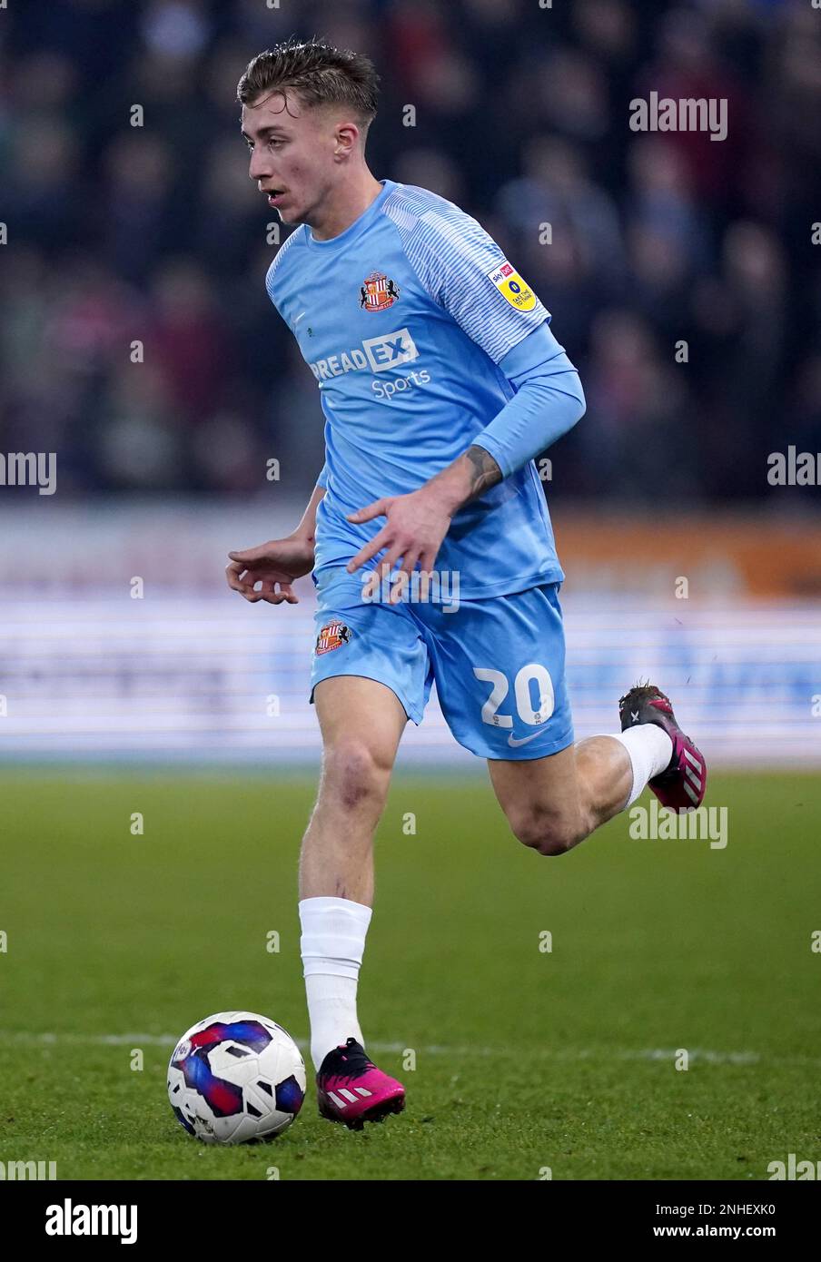 Sunderland's Jack Clarke in azione durante la partita del Campionato Sky Bet presso l'AESSEAL New York Stadium, Rotherham. Data immagine: Martedì 21 febbraio 2023. Foto Stock