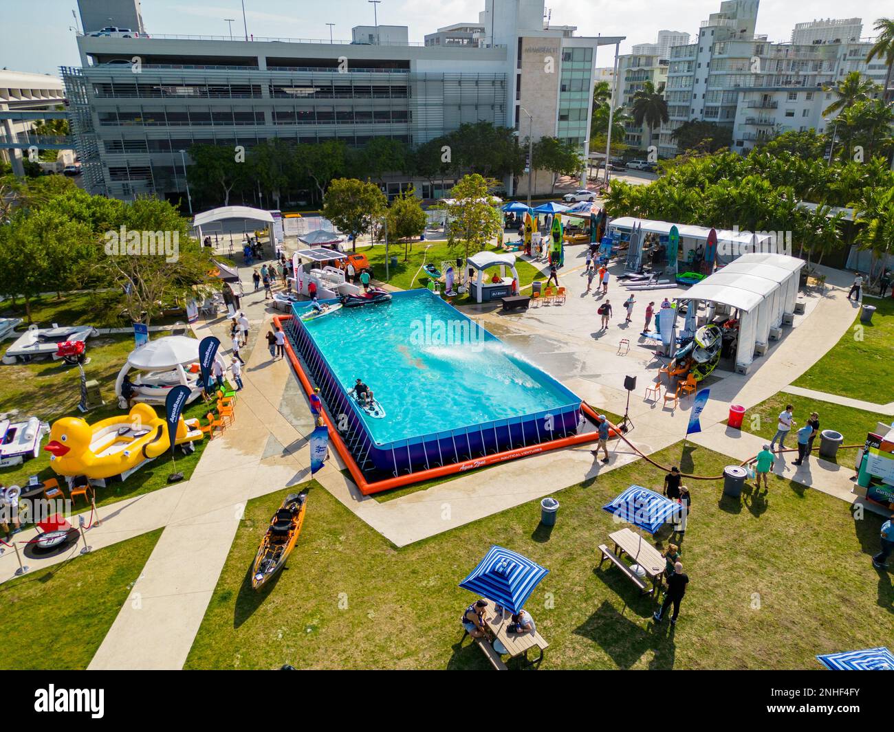 Miami, FL, USA - 18 febbraio 2023: Foto aerea del drone Miami International Boat Show Foto Stock