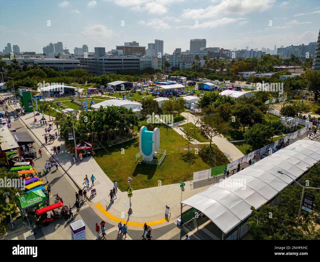 Miami, FL, USA - 18 febbraio 2023: Foto aerea del drone Miami International Boat Show Foto Stock