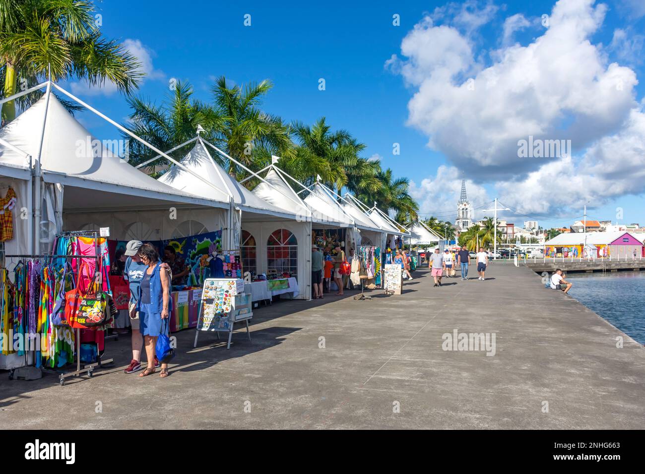 Bancarelle di artigianato in banchina, Fort-de-France, Martinica, piccole Antille, Caraibi Foto Stock