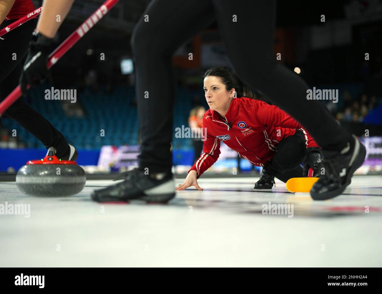 Team Canada skip Kerri Einarson delivers a rock while playing Saskatchewan at the Scotties Tournament of Hearts curling event in Kamloops, British Columbia, Tuesday, Feb. 21, 2023. (Darryl Dyck/The Canadian Press via AP) Foto Stock