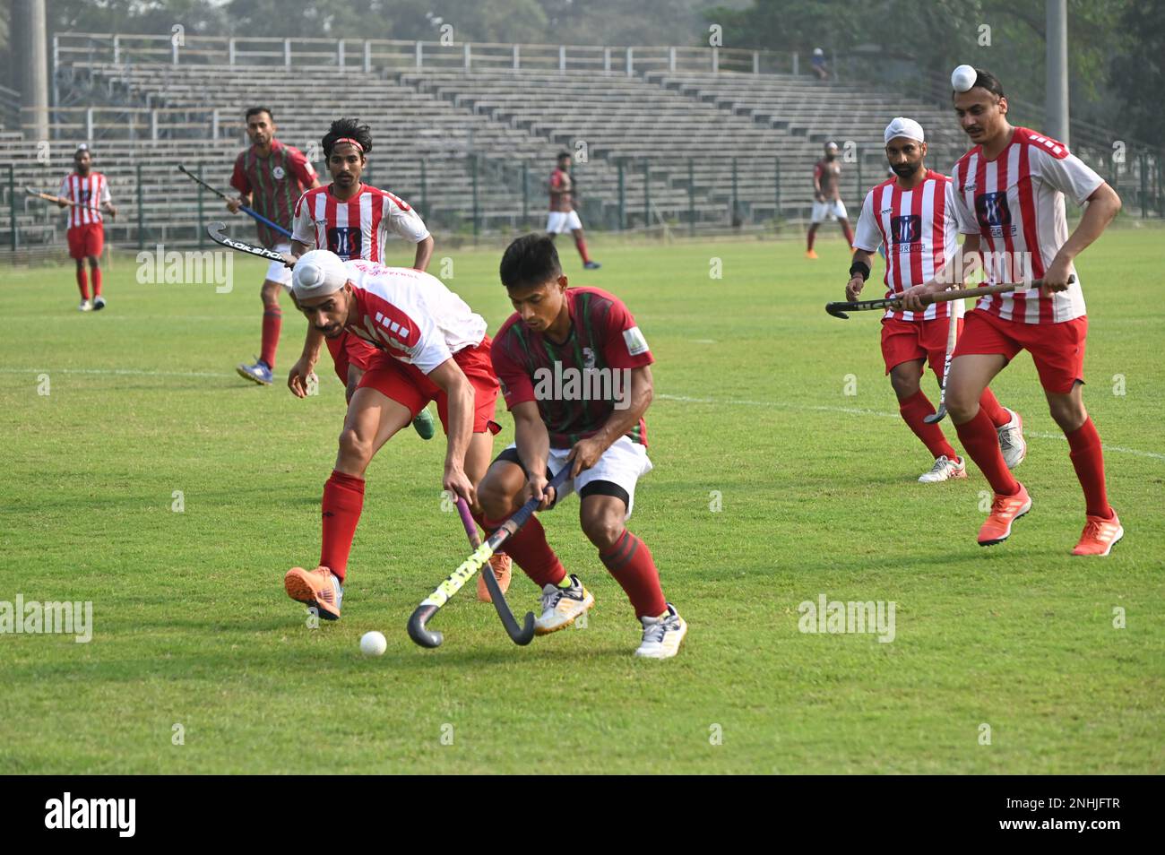 India. 21st Feb, 2023. Azione dei giocatori di Hockey tra il Mohun Bagan Athletic Club e il Punjan Sports Club nella Calcutta Hockey League, 2023 a Kolkata. (Credit Image: © Suraranjan Nandi/Pacific Press via ZUMA Press Wire) SOLO PER USO EDITORIALE! Non per USO commerciale! Foto Stock