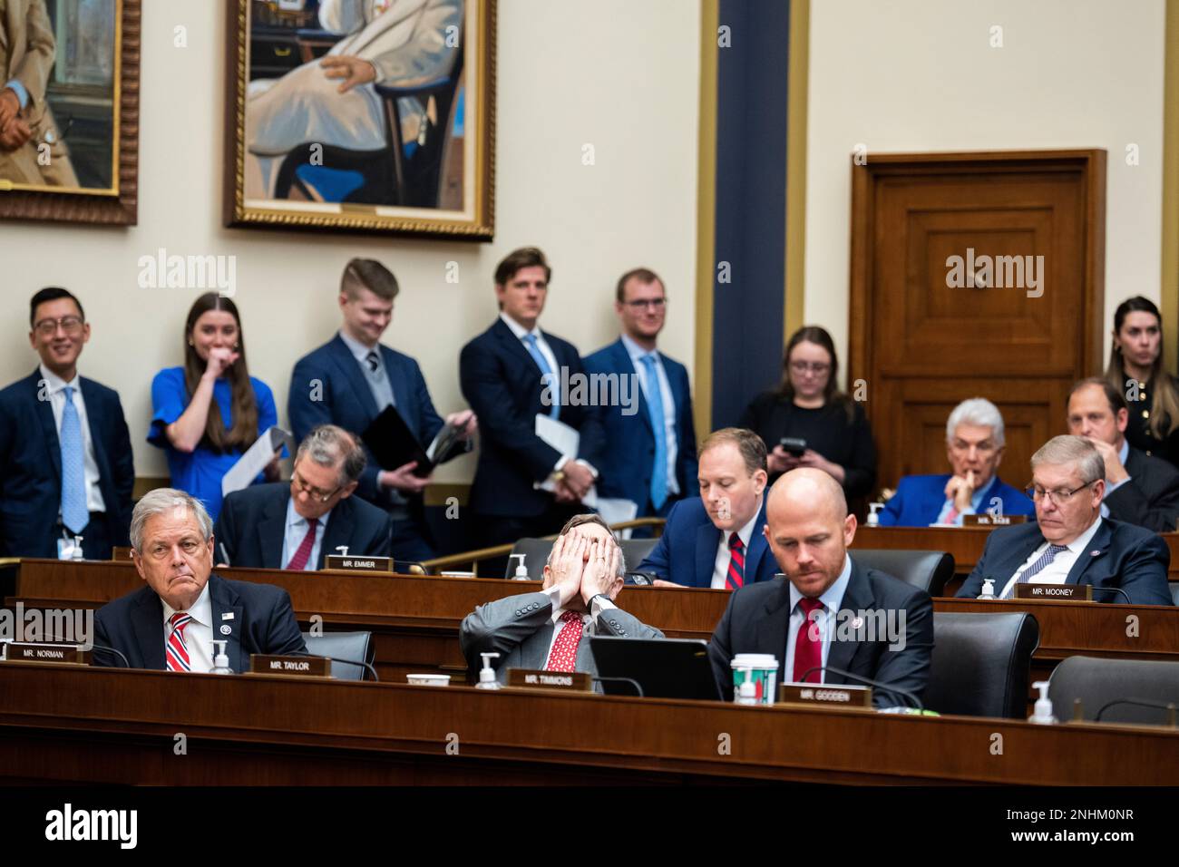 UNITED STATES - DECEMBER 13: Rep. Van Taylor, R-Texas, reacts to the statement of John J. Ray III, CEO of FTX Group, that FTX used QuickBooks for accounting, during the House Financial Services Committee hearing titled "Investigating the Collapse of FTX, Part I," on Tuesday, December 13, 2022. Ray took over after the resignation of Sam Bankman-Fried. (Tom Williams/CQ Roll Call via AP Images) Foto Stock