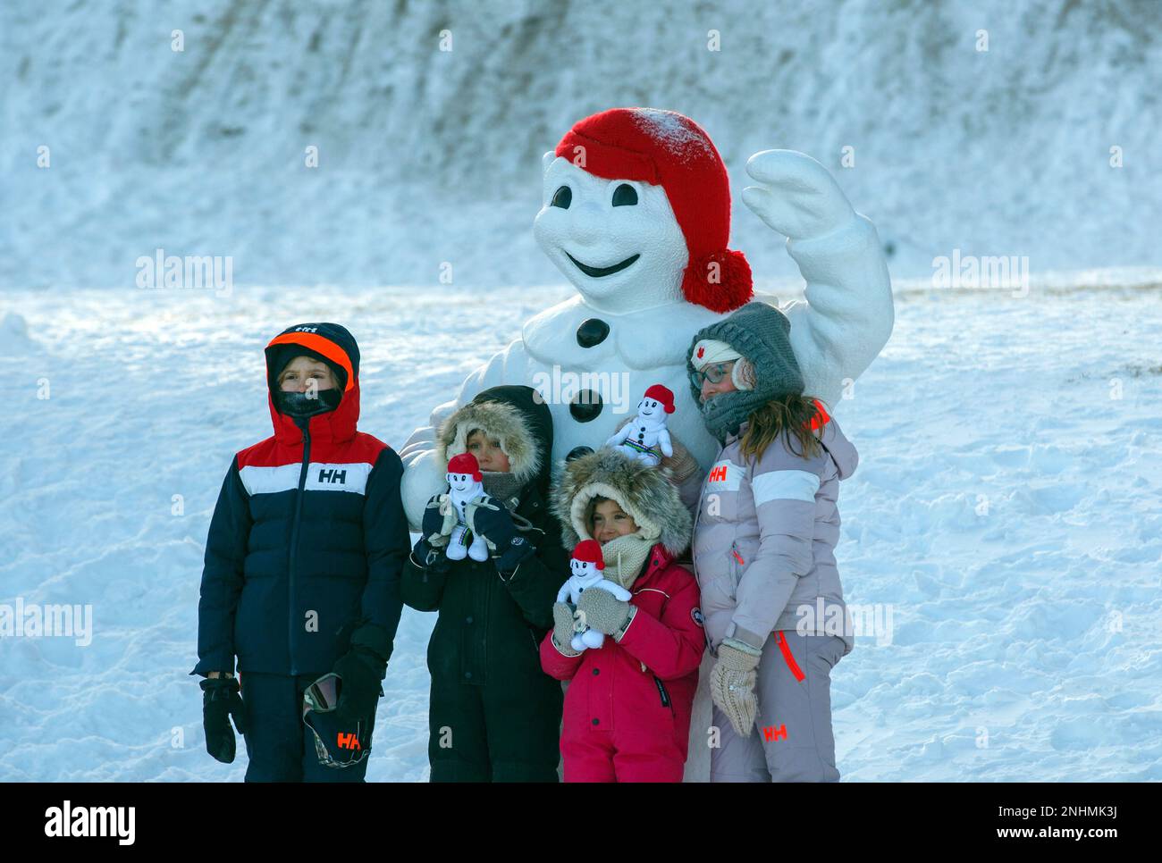 Quebec, Canada : questo è il famoso King of the Quebec Winter Carnival, una mascotte pupazzo di neve amata da tutti e chiamata Bonhomme Carnaval. Foto Stock