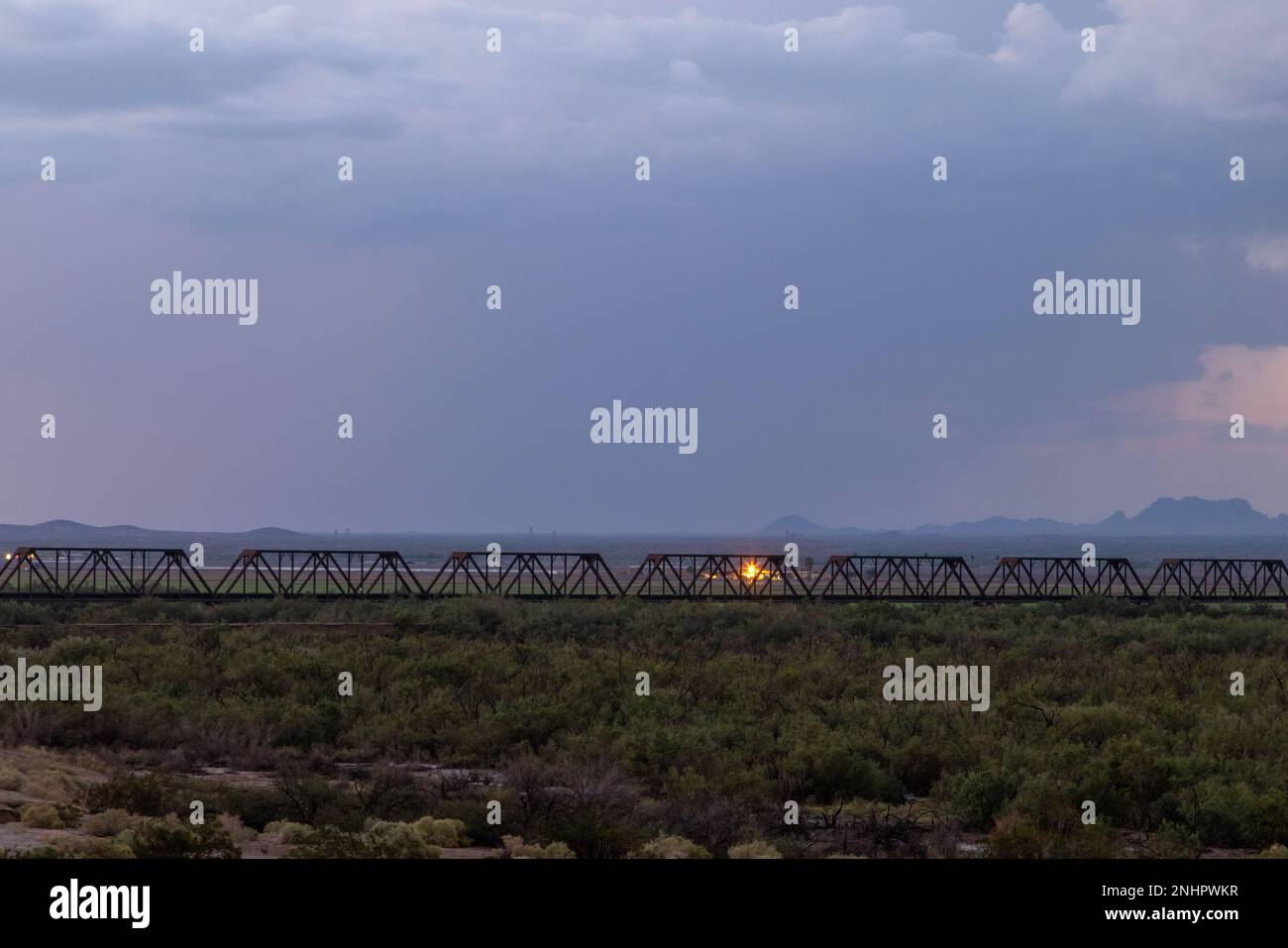 Ponte ferroviario vicino Tacna Az Foto Stock