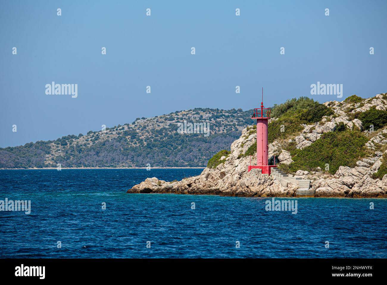 Vista costiera delle isole croate Pazman e Ugljan in estate Foto Stock