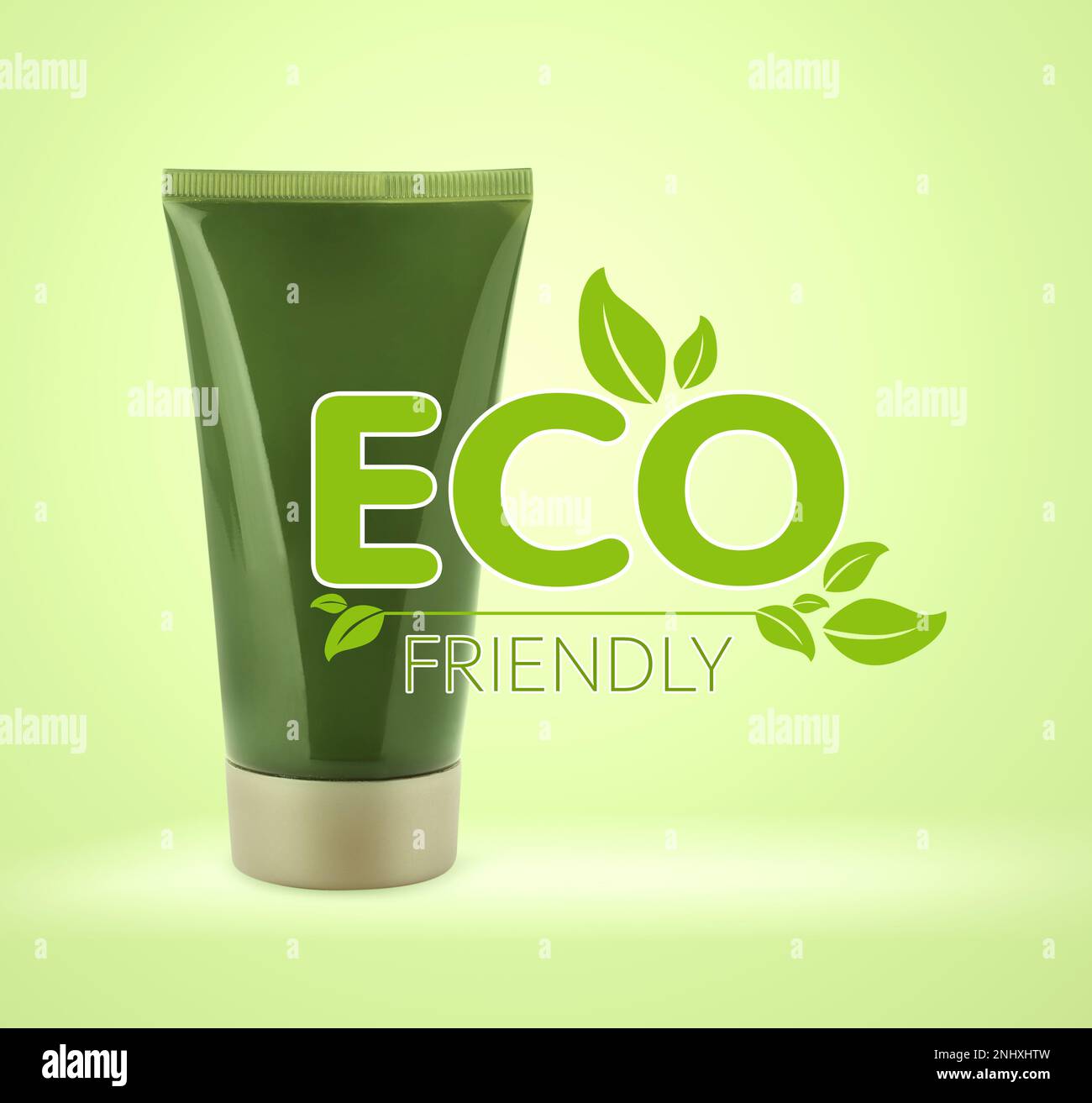 Prodotto cosmetico ecologico biologico su sfondo verde Foto Stock